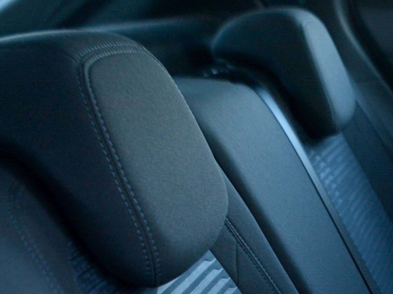 6 - Alfa Romeo Junior 1.2 hybrid 145cv ibrida edct6