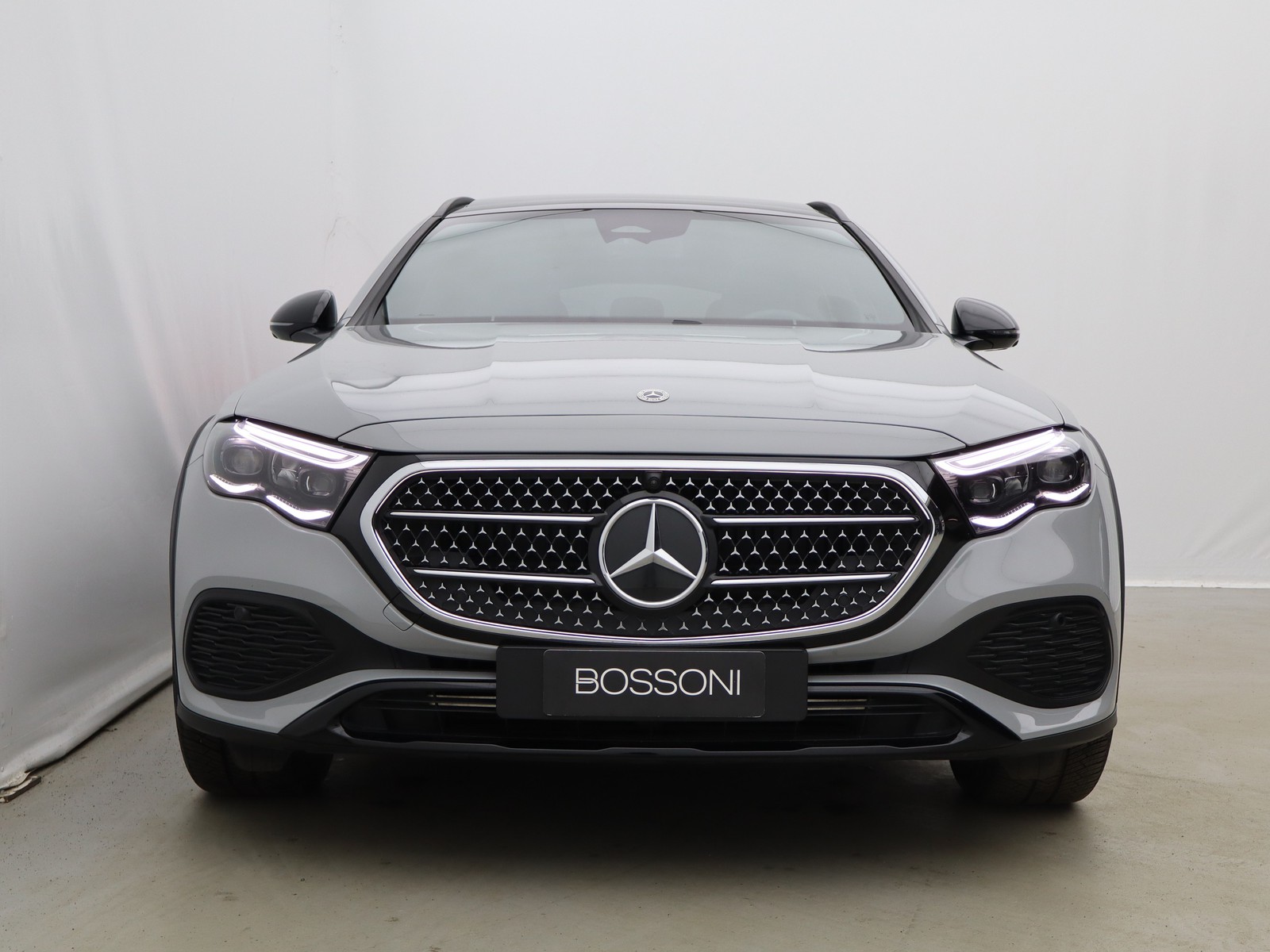 2 - Mercedes Classe E station wagon all-terrain 220 d premium 4matic 9g-tronic