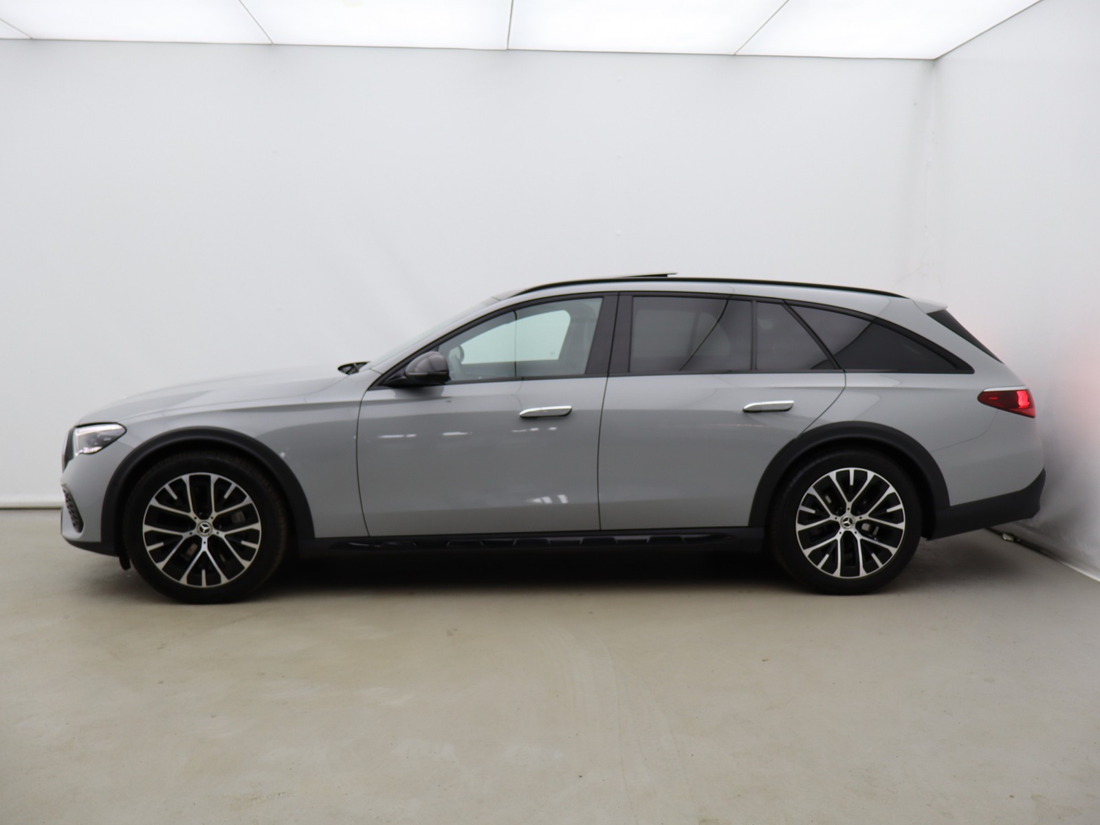 3 - Mercedes Classe E station wagon all-terrain 220 d premium 4matic 9g-tronic