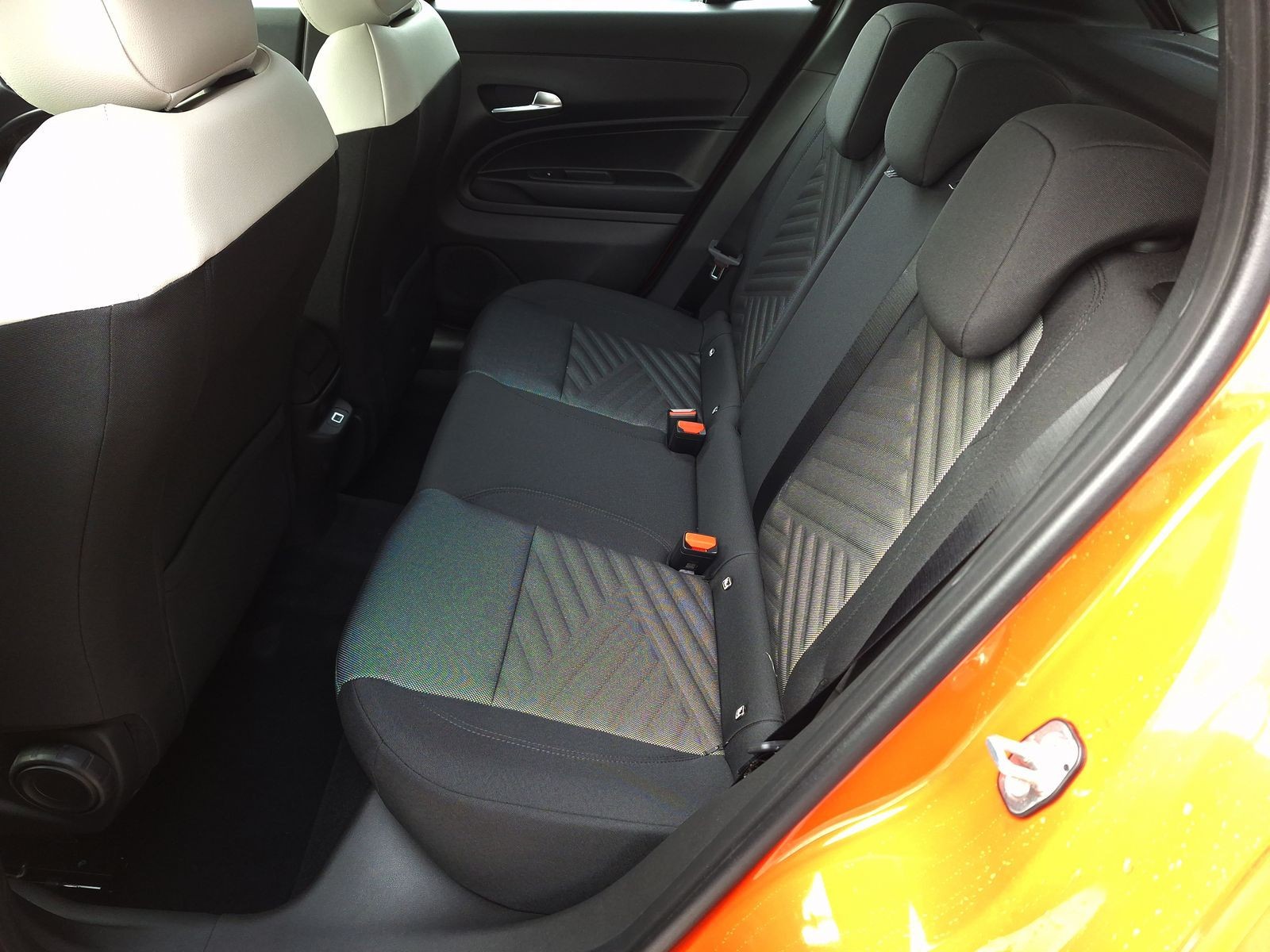 12 - Fiat 600 1.2 hybrid 145cv icon