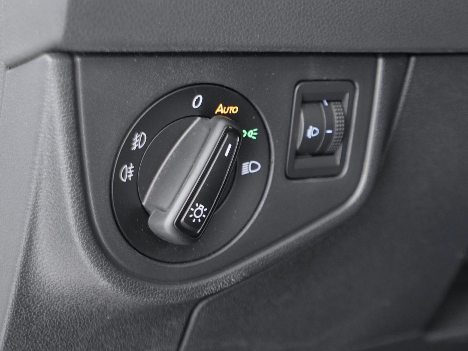 16 - Volkswagen Taigo 1.5 tsi 150cv r-line dsg