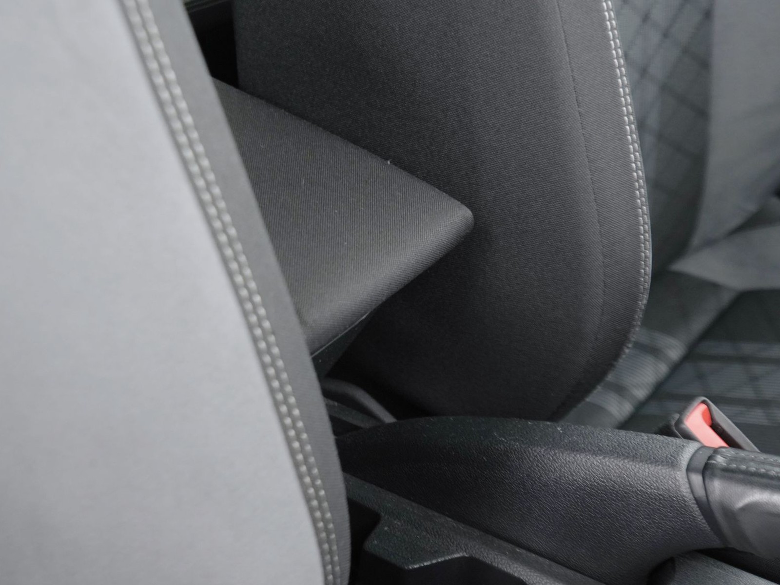 18 - Volkswagen Taigo 1.5 tsi 150cv r-line dsg