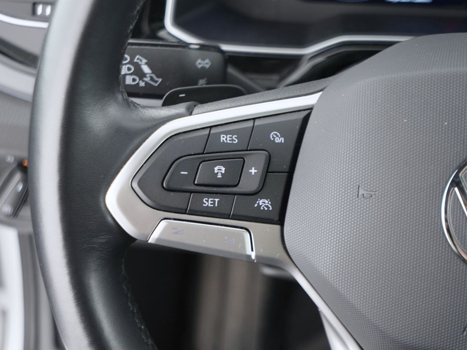 26 - Volkswagen Taigo 1.5 tsi 150cv r-line dsg