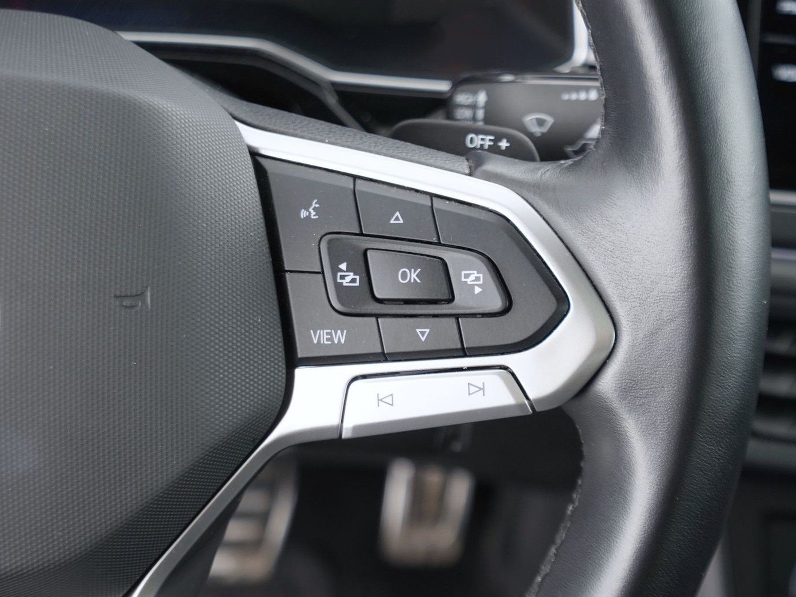 27 - Volkswagen Taigo 1.5 tsi 150cv r-line dsg