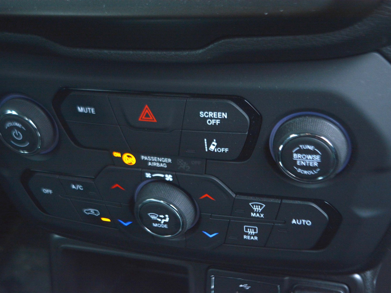 11 - Jeep Renegade 1.5 turbo t4 mhev 130cv limited 2wd