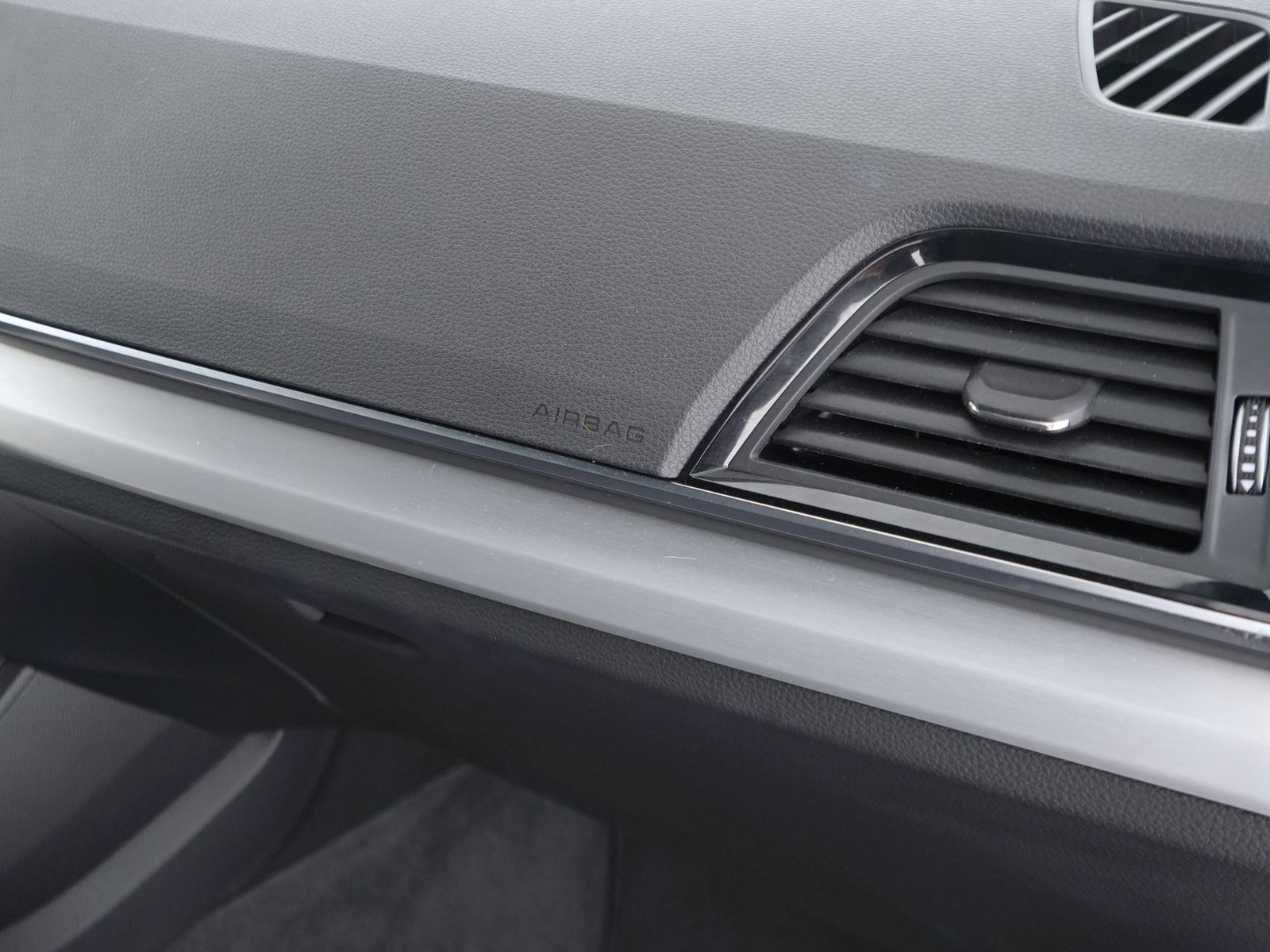 18 - Audi Q5 35 2.0 tdi mhev 12v business advanced s tronic