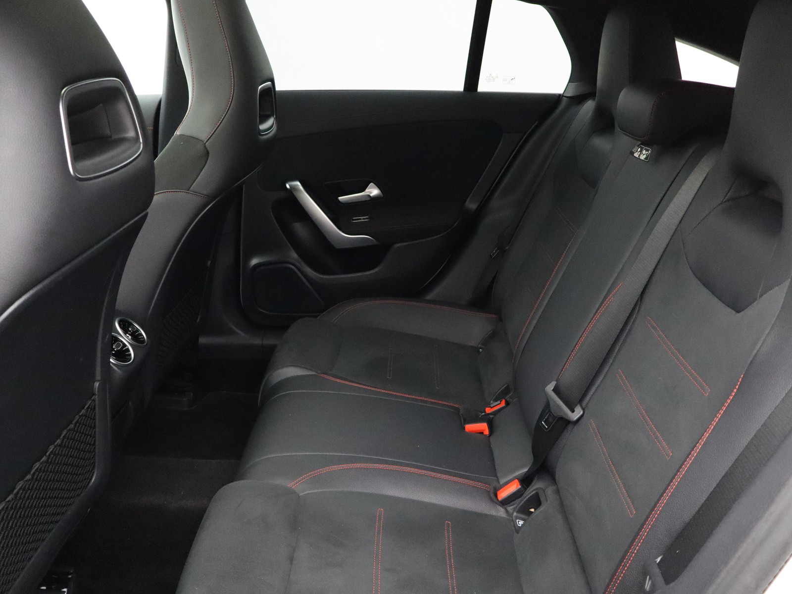 8 - Mercedes CLA shooting brake 200 d premium 8g-dct