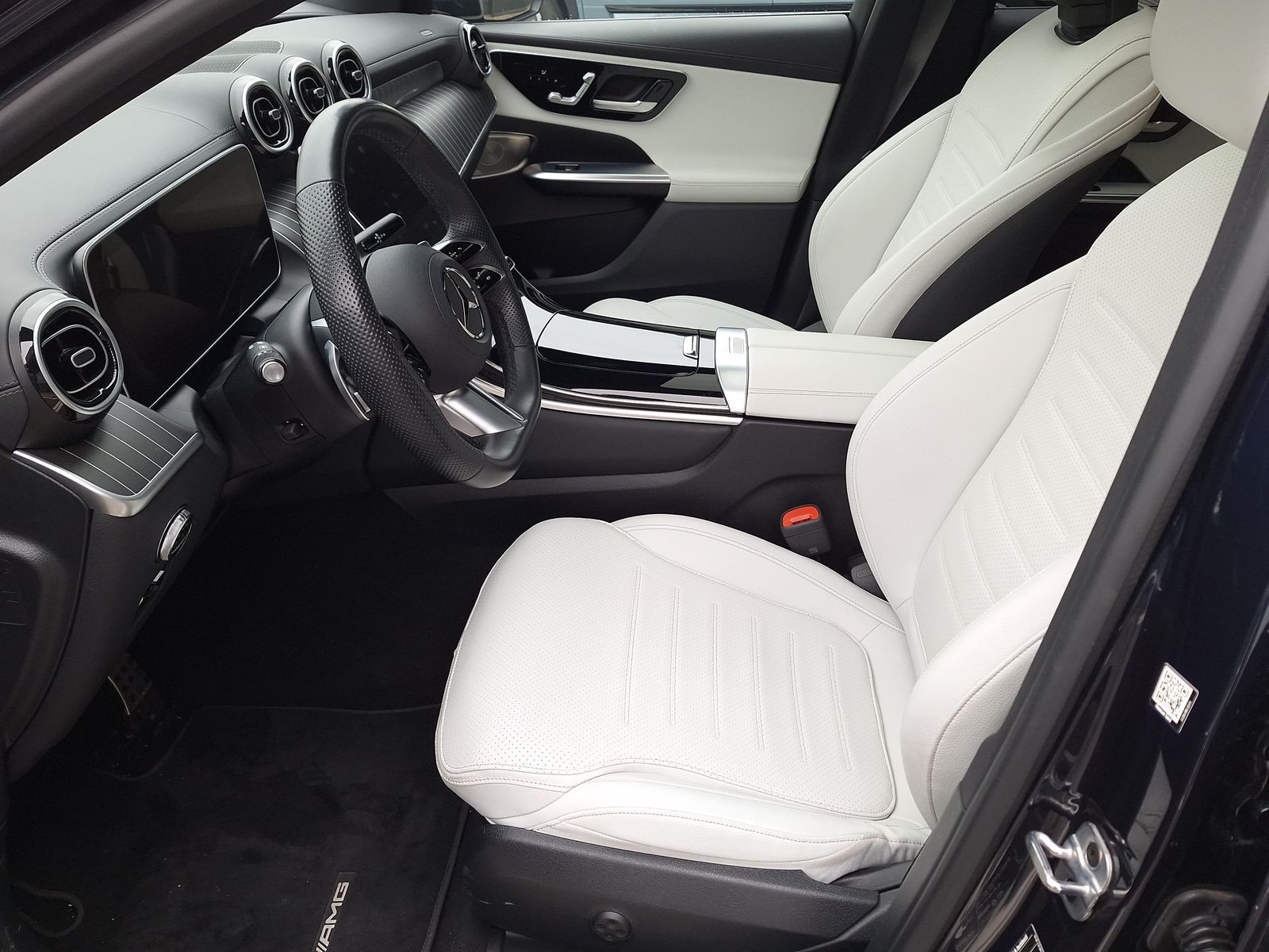 11 - Mercedes GLC coupe 300 d amg line premium 4matic 9g-tronic