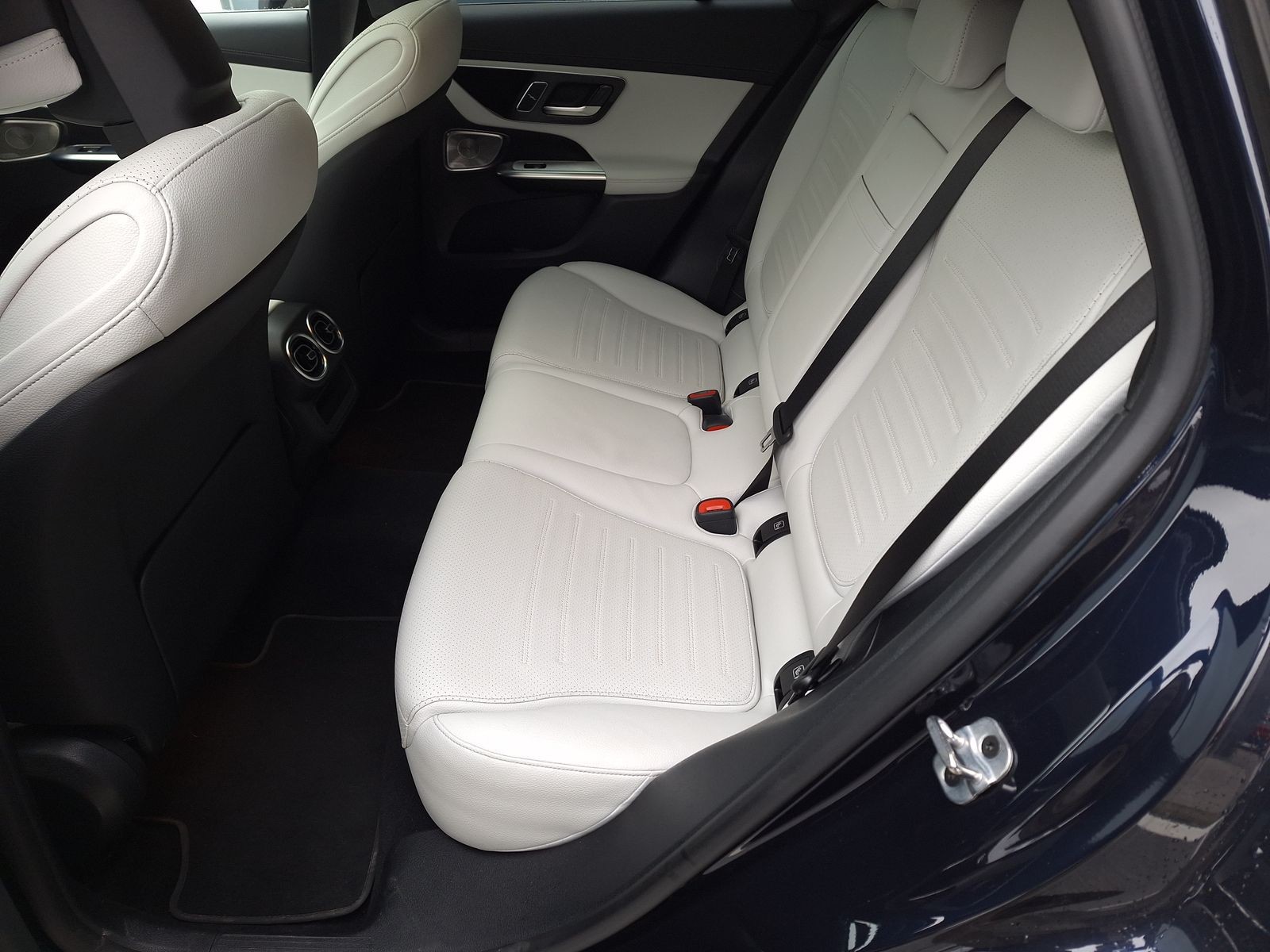 12 - Mercedes GLC coupe 300 d amg line premium 4matic 9g-tronic