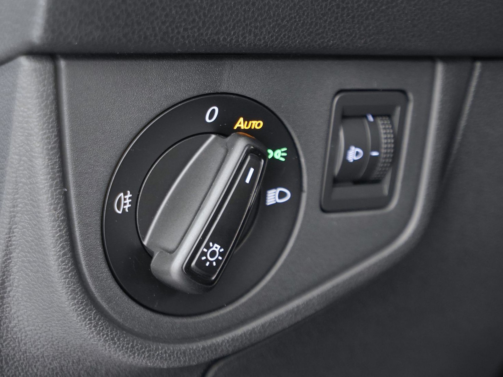 16 - Volkswagen Taigo 1.0 tsi 115cv edition plus