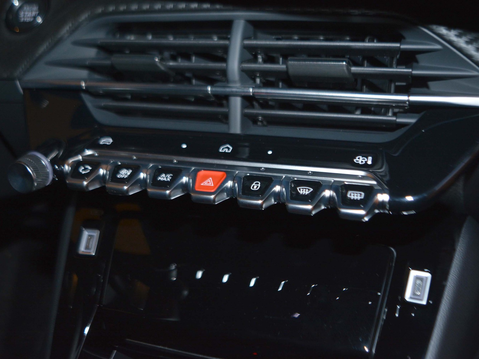 12 - Peugeot 208 1.2 hybrid 48v 110cv gt e-dcs6