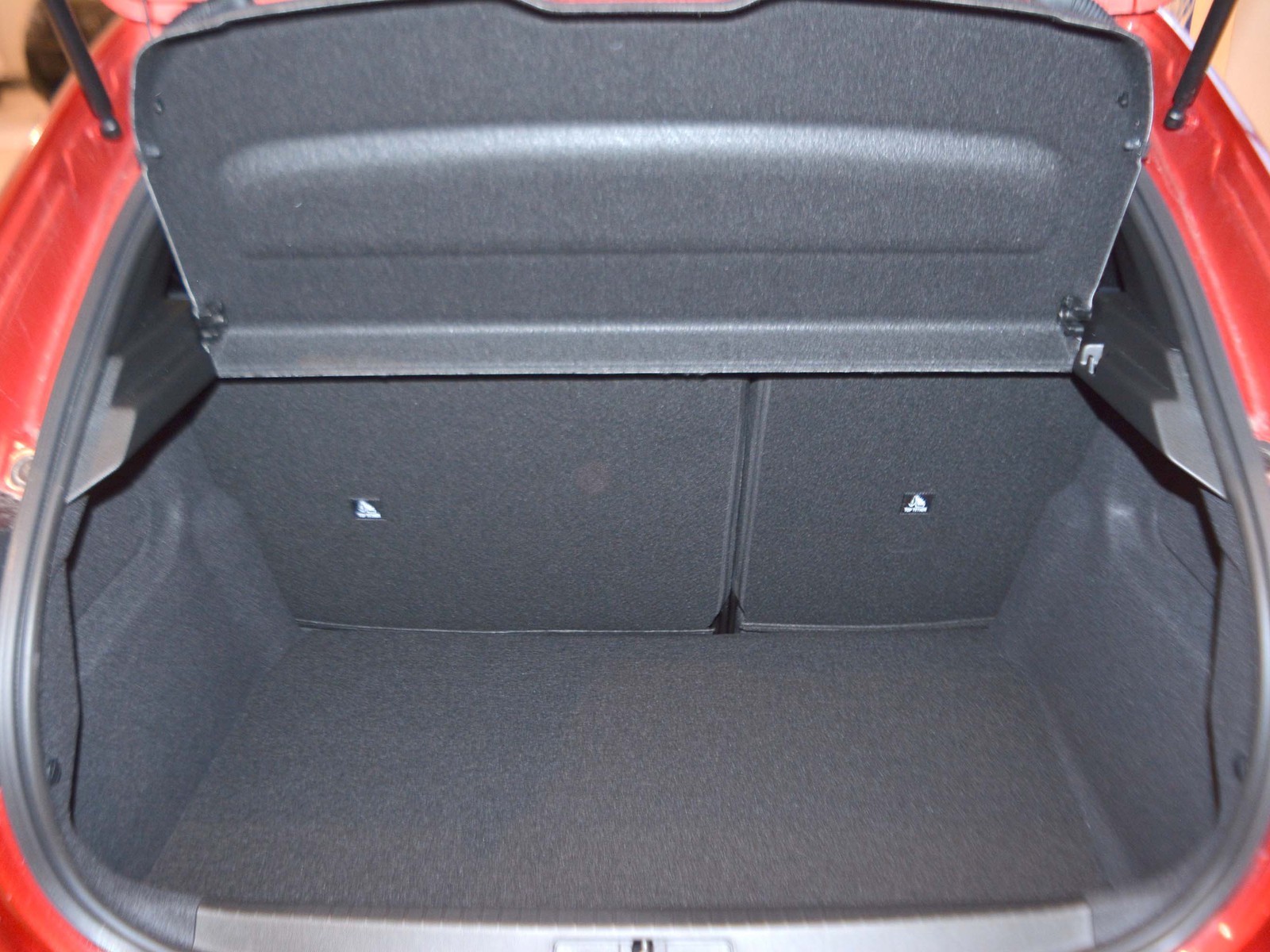 16 - Peugeot 208 1.2 hybrid 48v 110cv gt e-dcs6