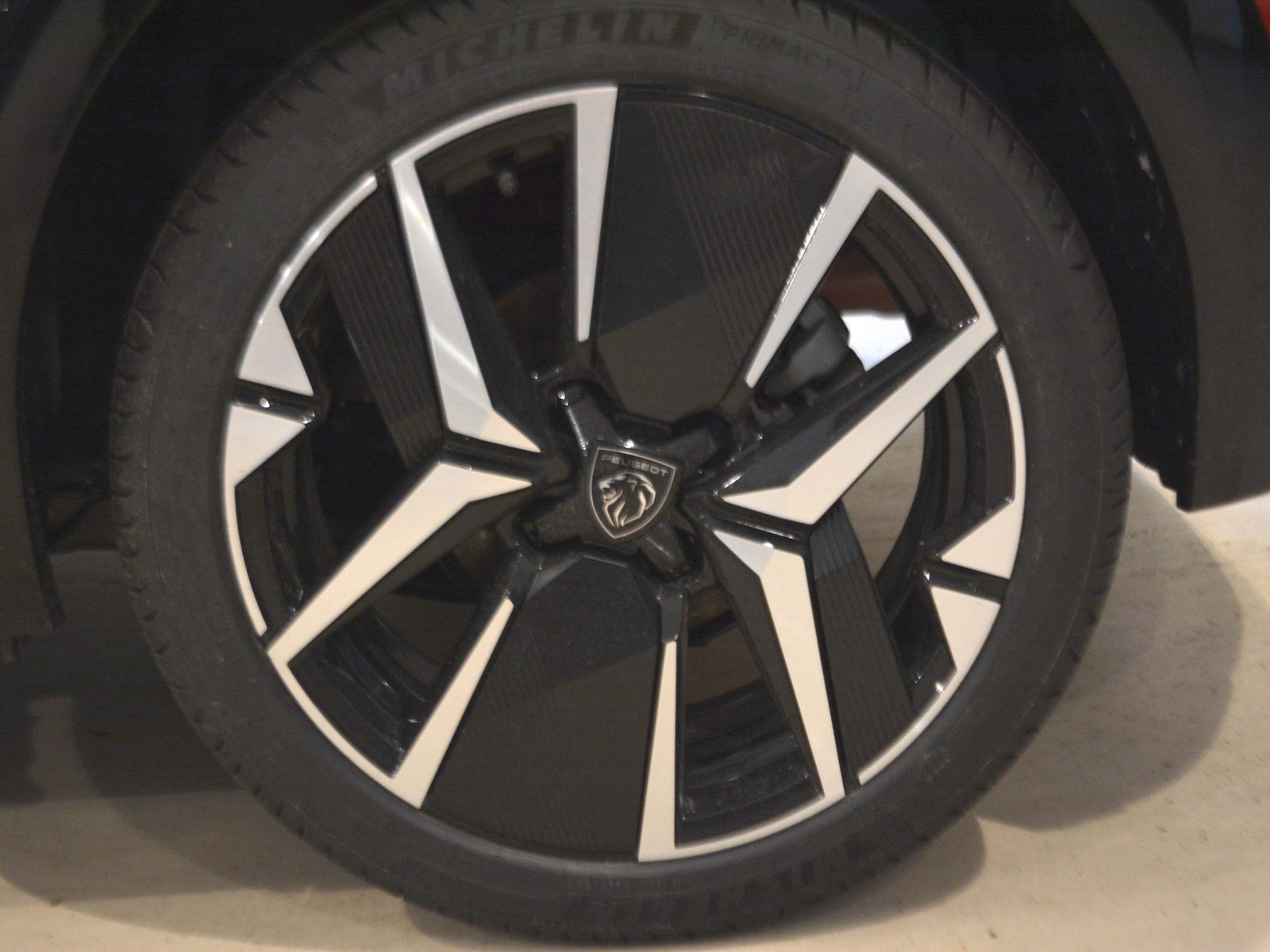 18 - Peugeot 208 1.2 hybrid 48v 110cv gt e-dcs6