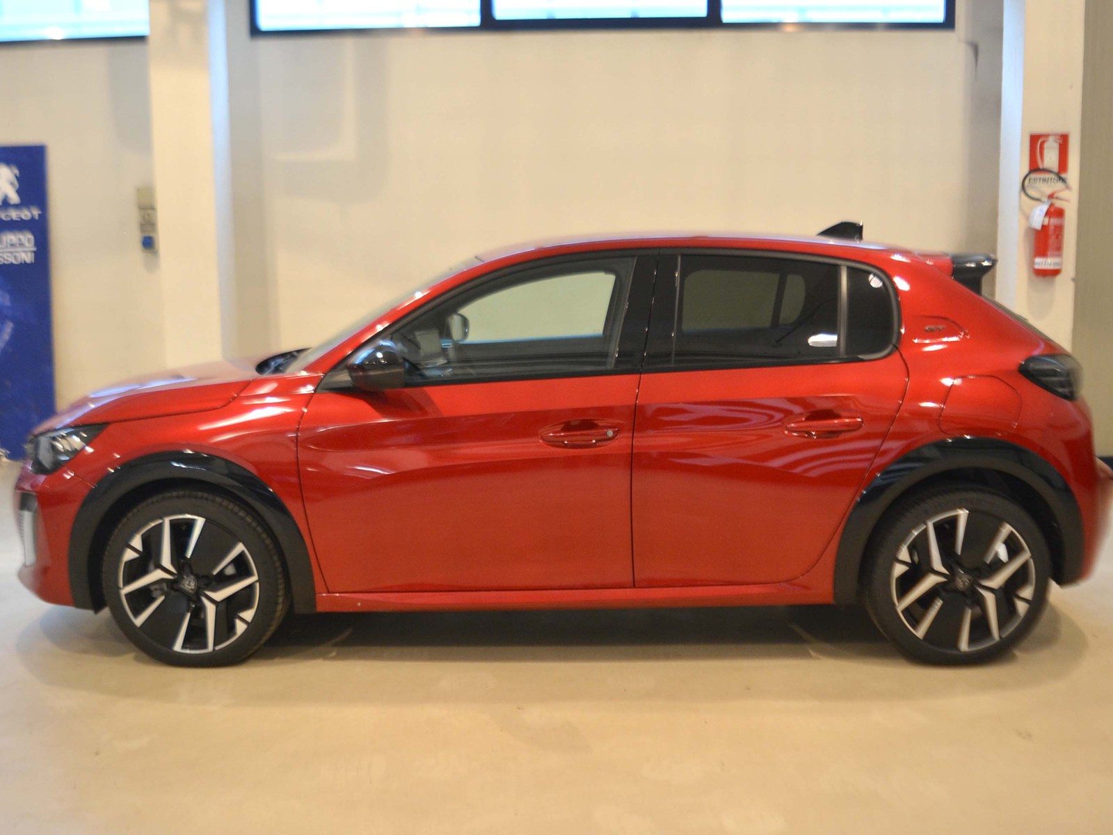 24 - Peugeot 208 1.2 hybrid 48v 110cv gt e-dcs6