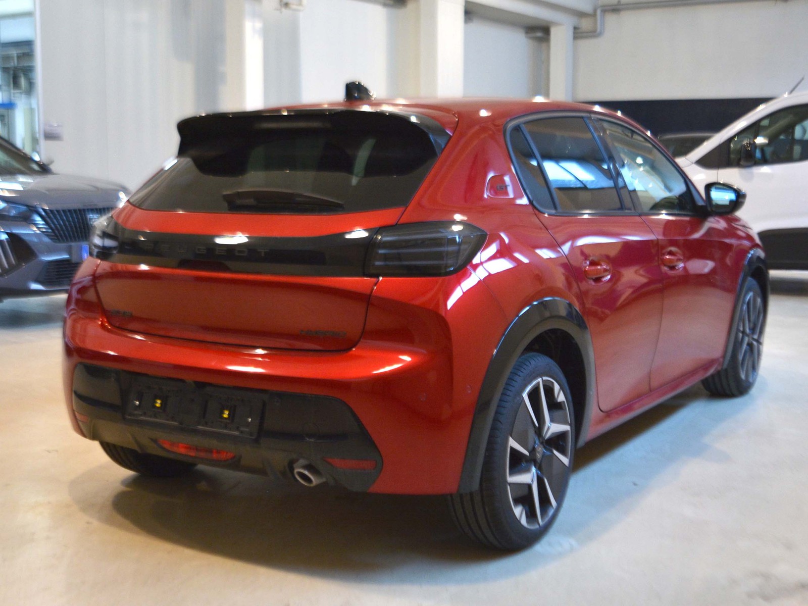 4 - Peugeot 208 1.2 hybrid 48v 110cv gt e-dcs6