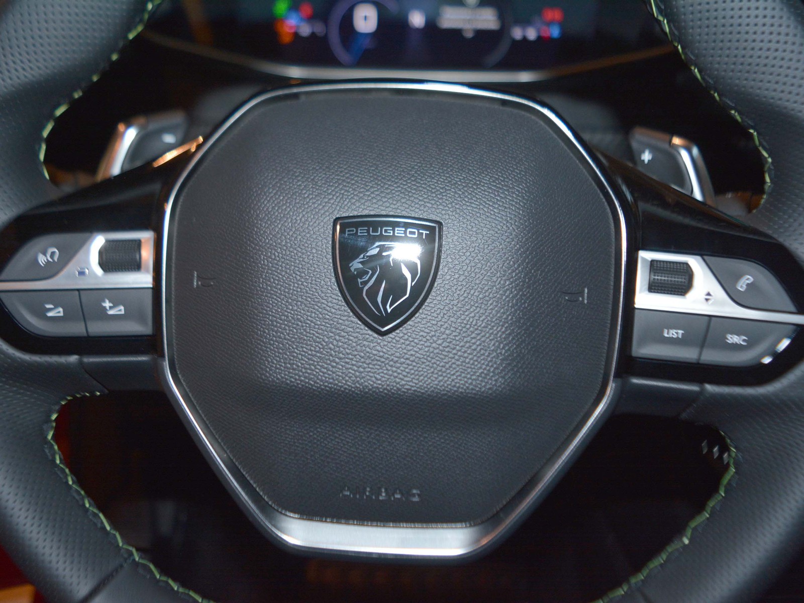 10 - Peugeot 208 1.2 hybrid 48v 110cv gt e-dcs6