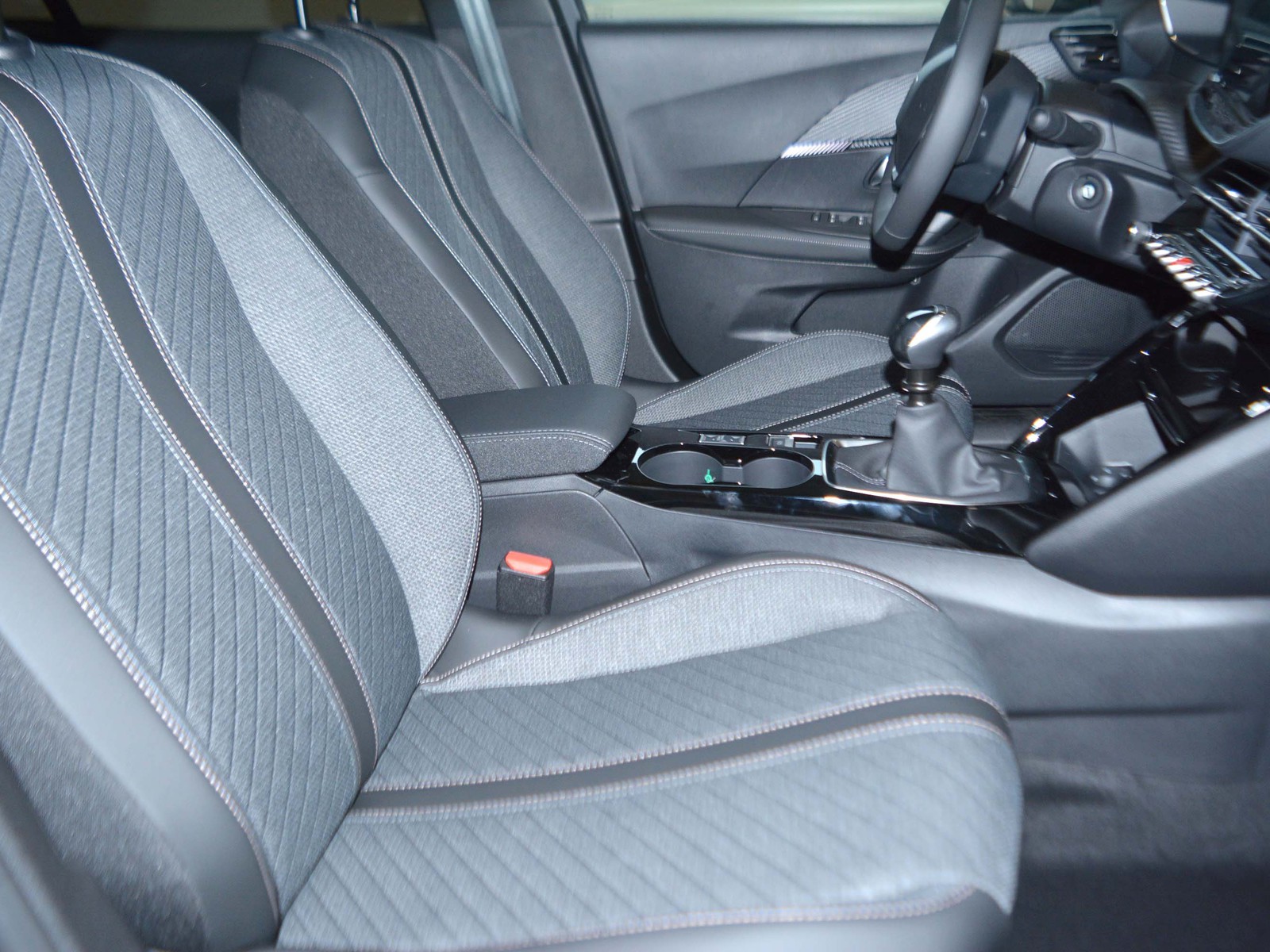 5 - Peugeot 2008 1.2 puretech 100cv allure s&s