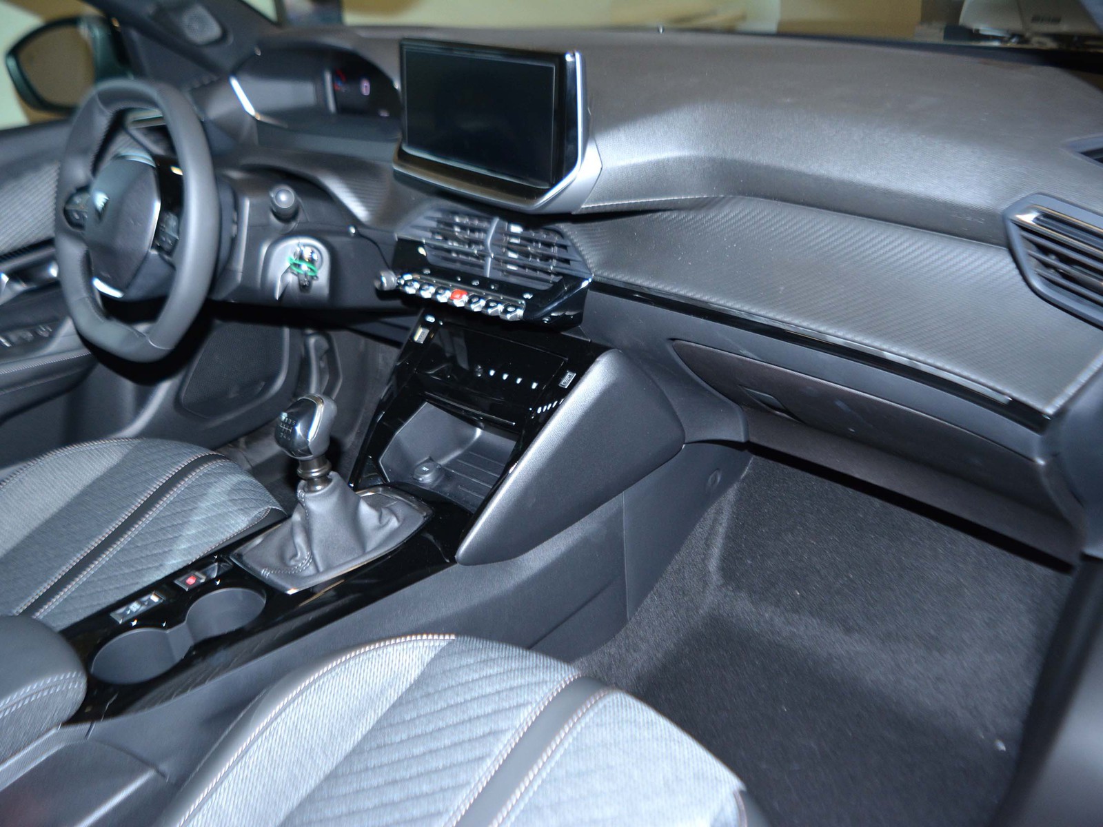 8 - Peugeot 2008 1.2 puretech 100cv allure s&s