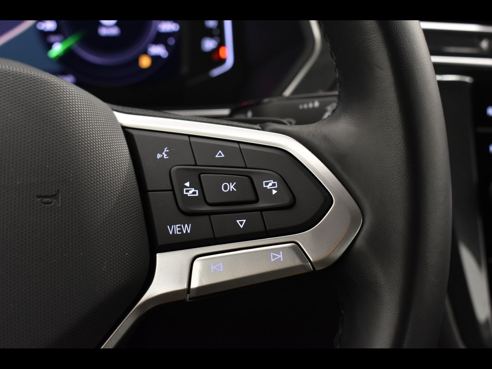 21 - Volkswagen Tiguan allspace 2.0 tdi scr 150cv life dsg 7p.ti