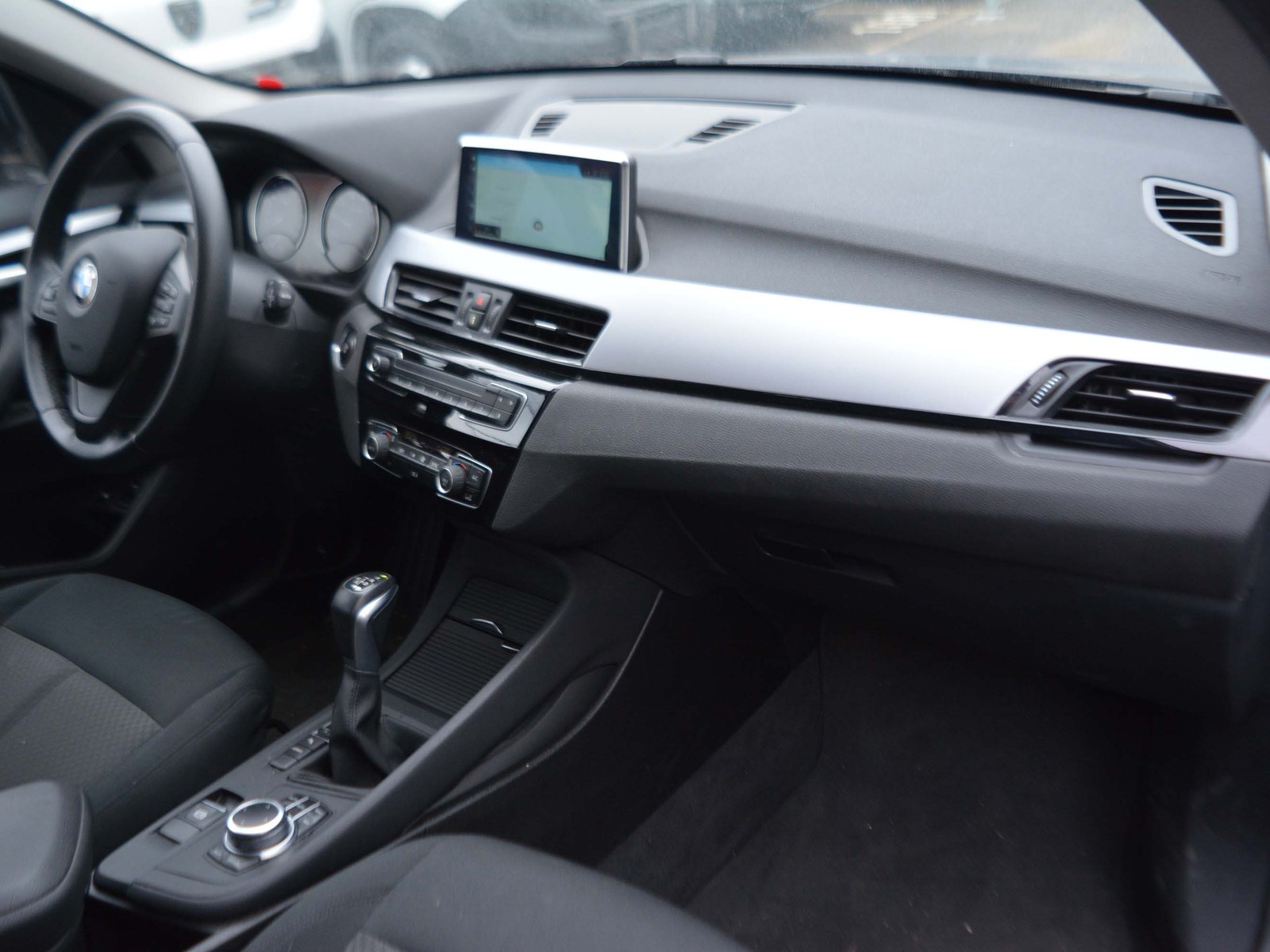 8 - BMW X1 25e xdrive business advantage steptronic