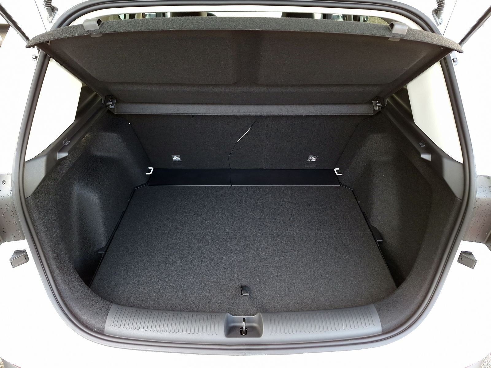 6 - Mg ZS 1.5 hybrid+ luxury auto