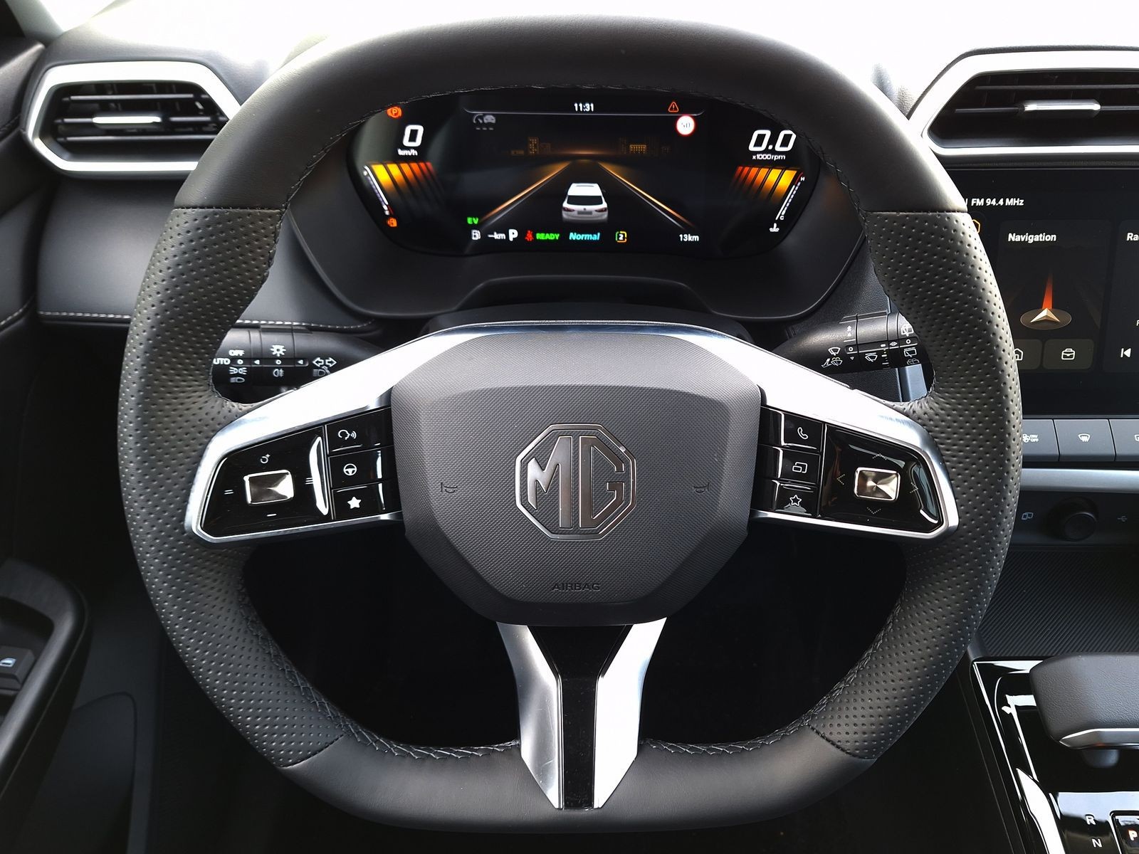 9 - Mg ZS 1.5 hybrid+ luxury auto