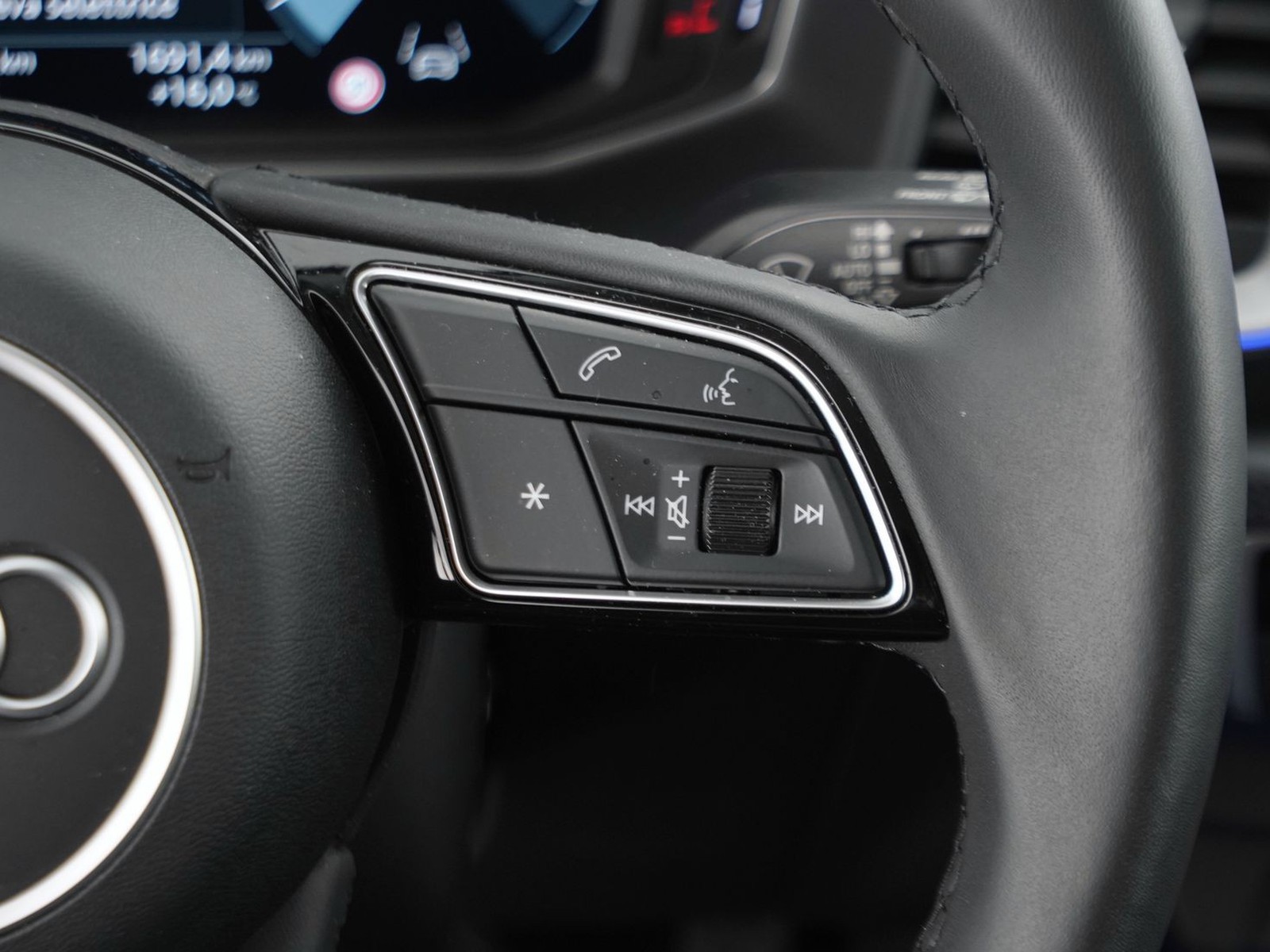 9 - Audi A1 allstreet 30 1.0 tfsi 116cv identity contrast s tronic