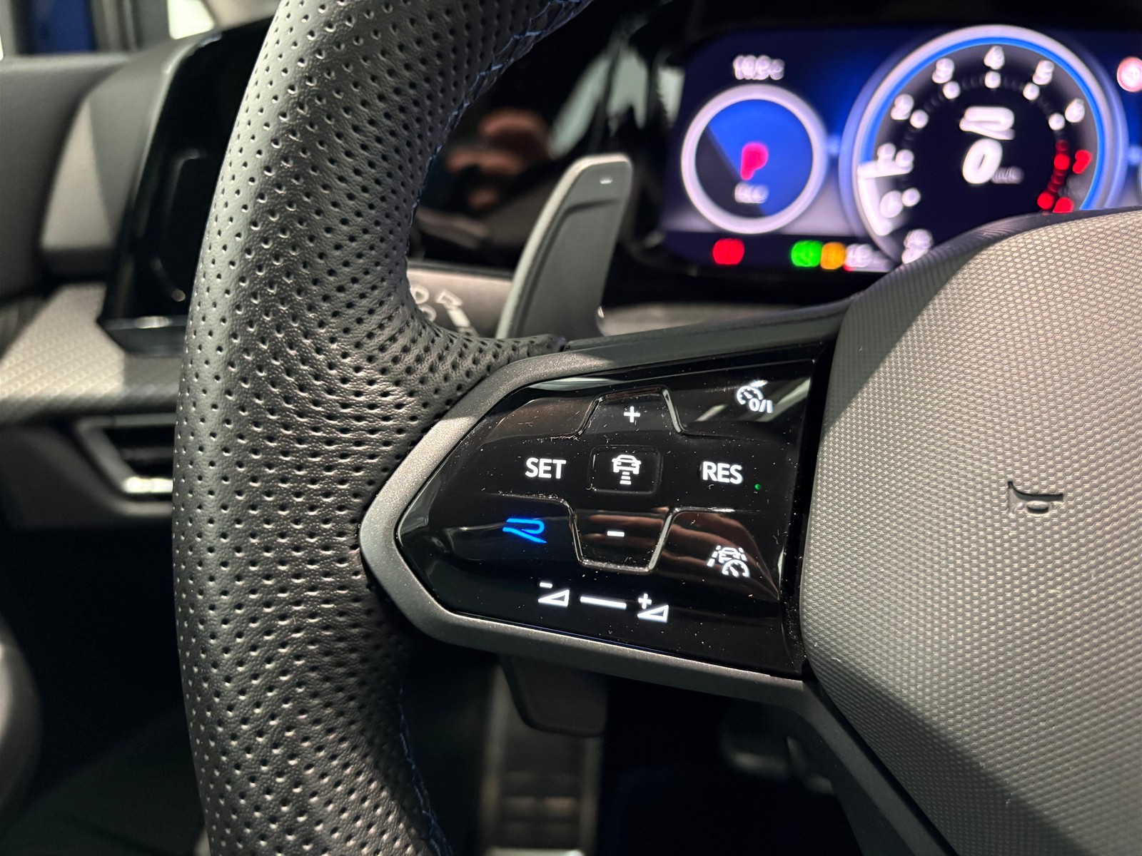 14 - Volkswagen Golf 2.0 tsi 333cv r 4motion dsg