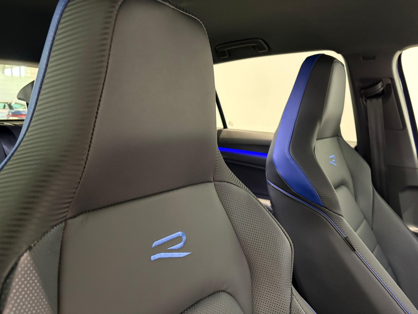 33 - Volkswagen Golf 2.0 tsi 333cv r 4motion dsg