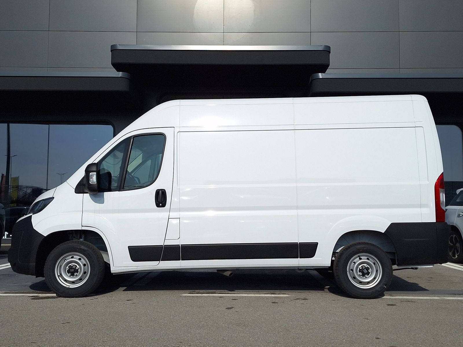 4 - Fiat Professional Ducato Furgone LastratoL2h2 35 2.2 Diesel 140 Cv Manuale