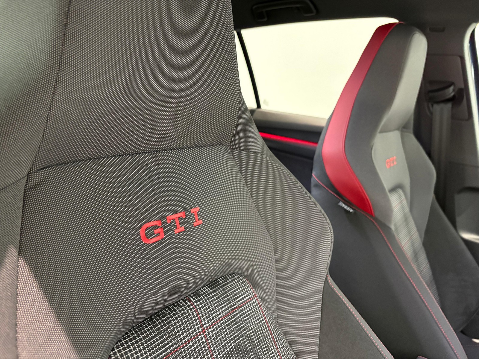 23 - Volkswagen Golf 2.0 tsi 265cv gti dsg