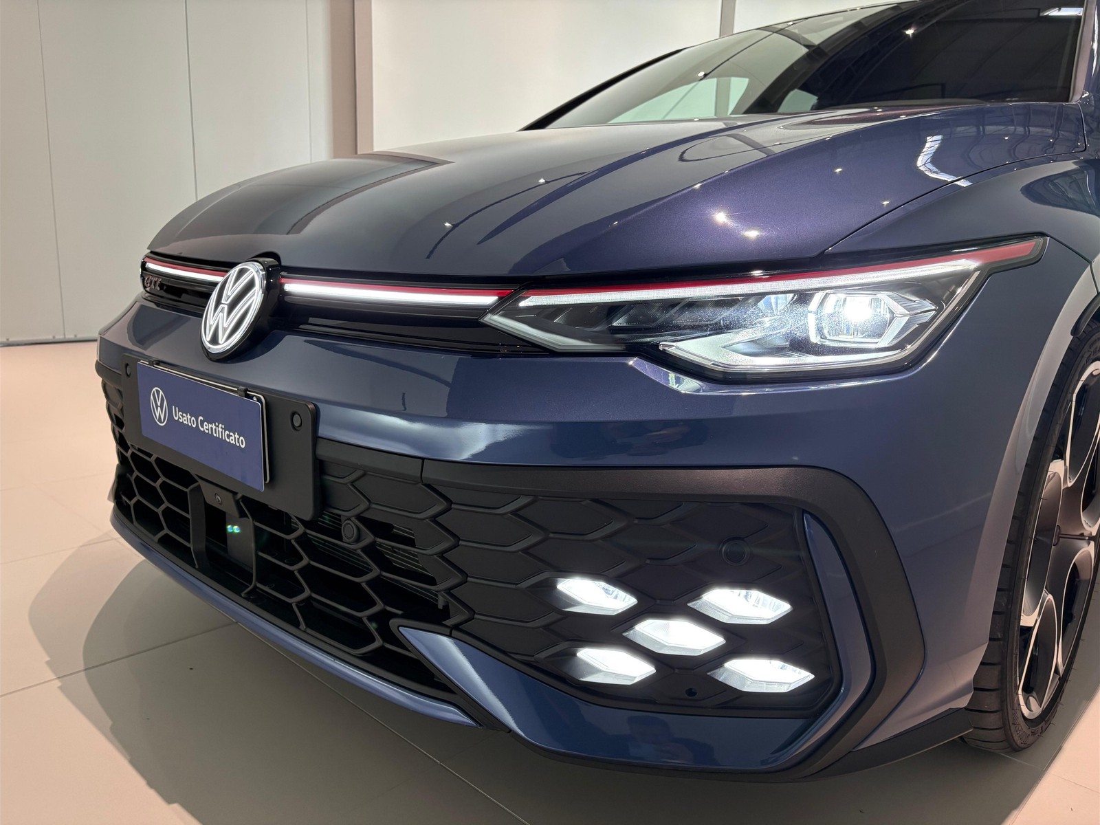 28 - Volkswagen Golf 2.0 tsi 265cv gti dsg