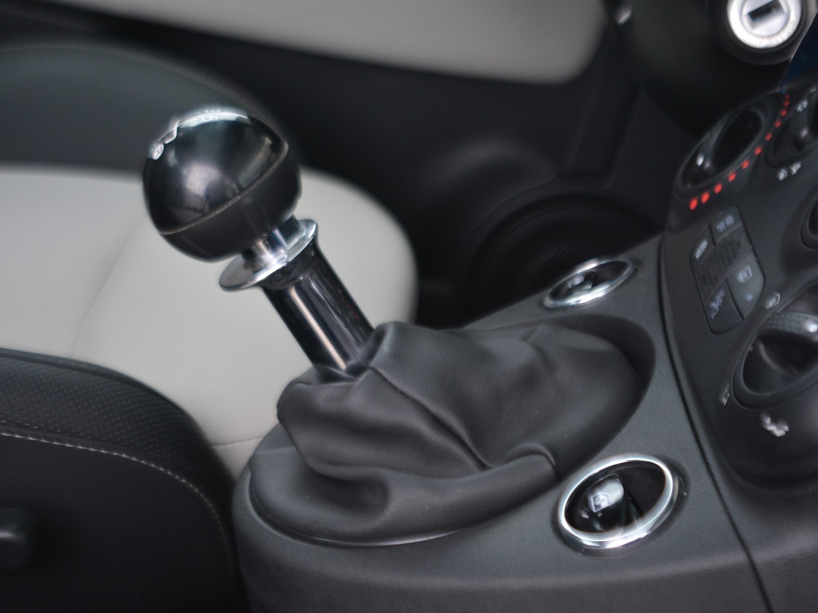 12 - Fiat 500 1.0 firefly hybrid 70cv dolcevita