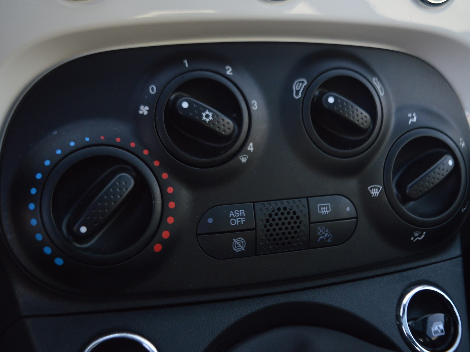 11 - Fiat 500 1.0 firefly hybrid 70cv dolcevita