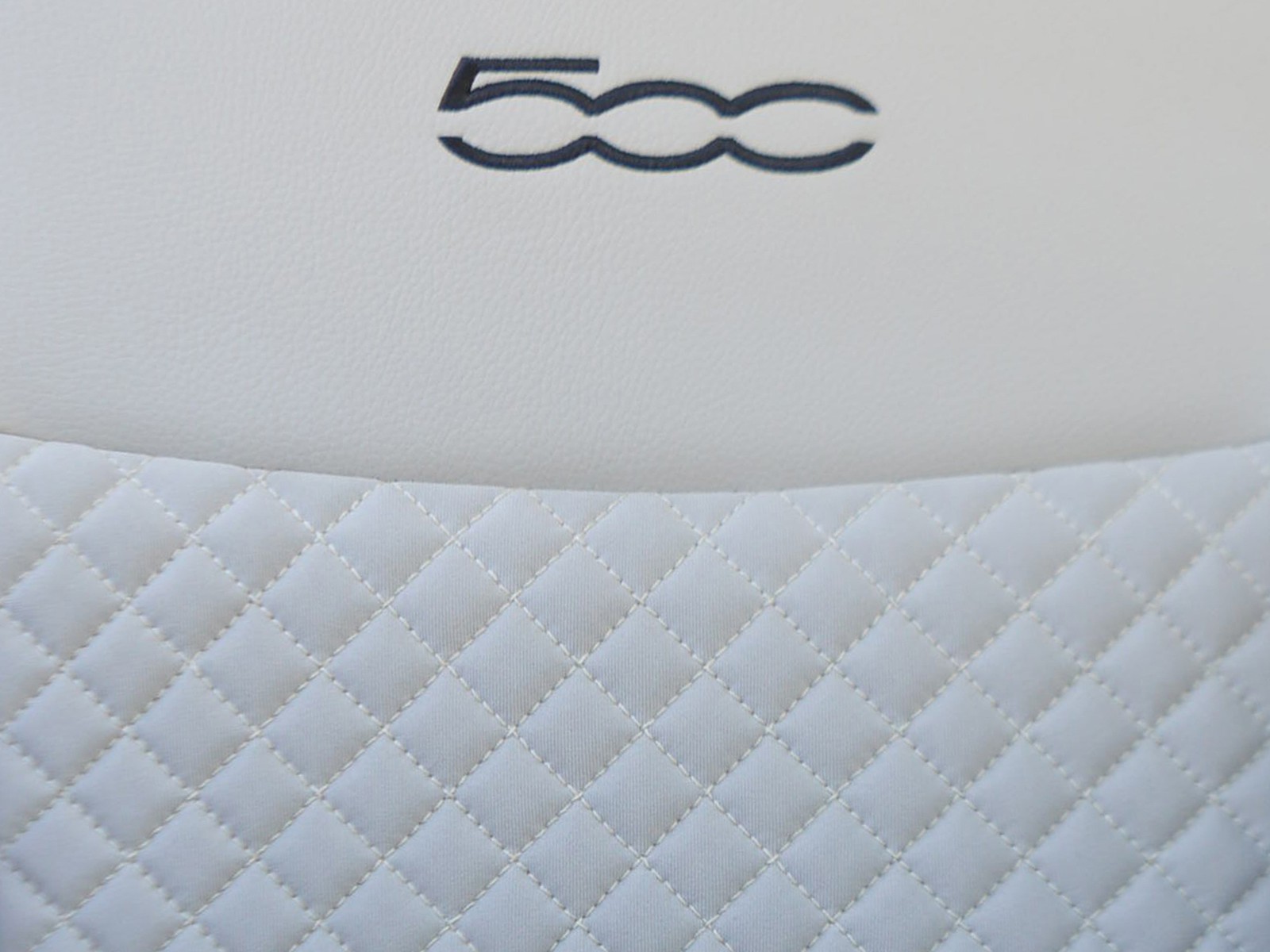 6 - Fiat 500 1.0 firefly hybrid 70cv dolcevita