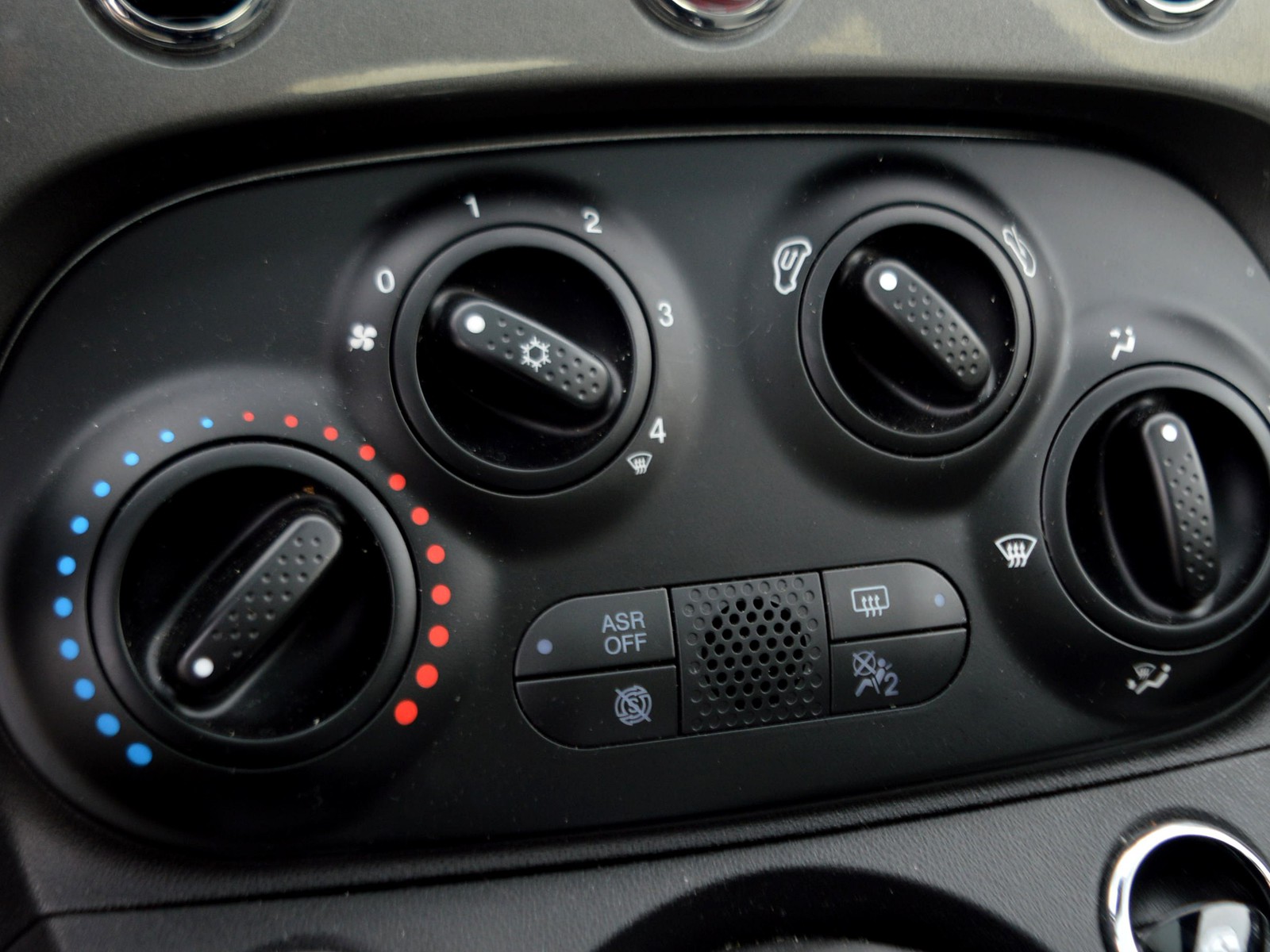 11 - Fiat 500 1.0 firefly hybrid 70cv dolcevita