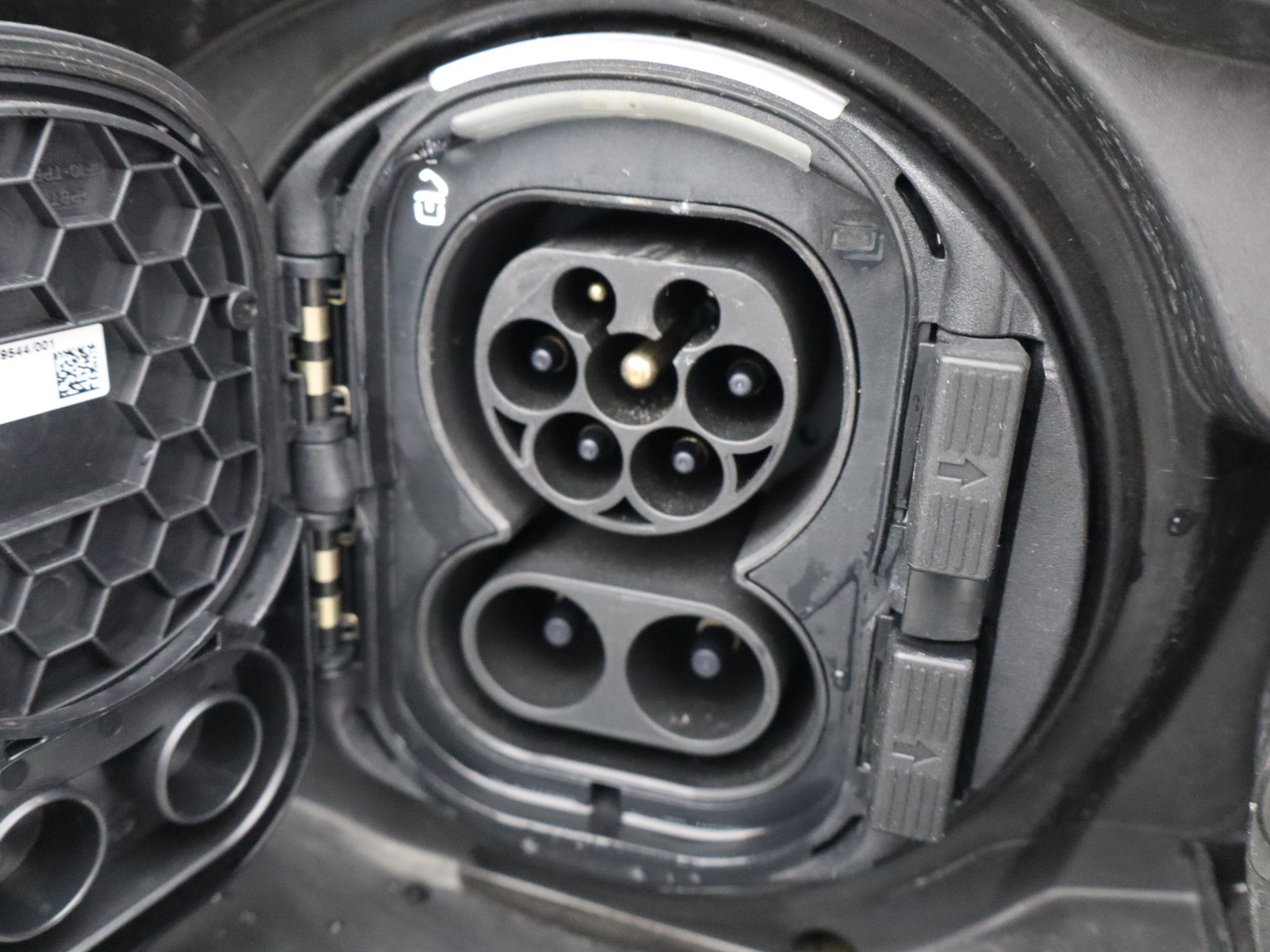 17 - Mercedes GLC suv 300 de plug in hybrid amg line advanced 4matic 9g-tronic