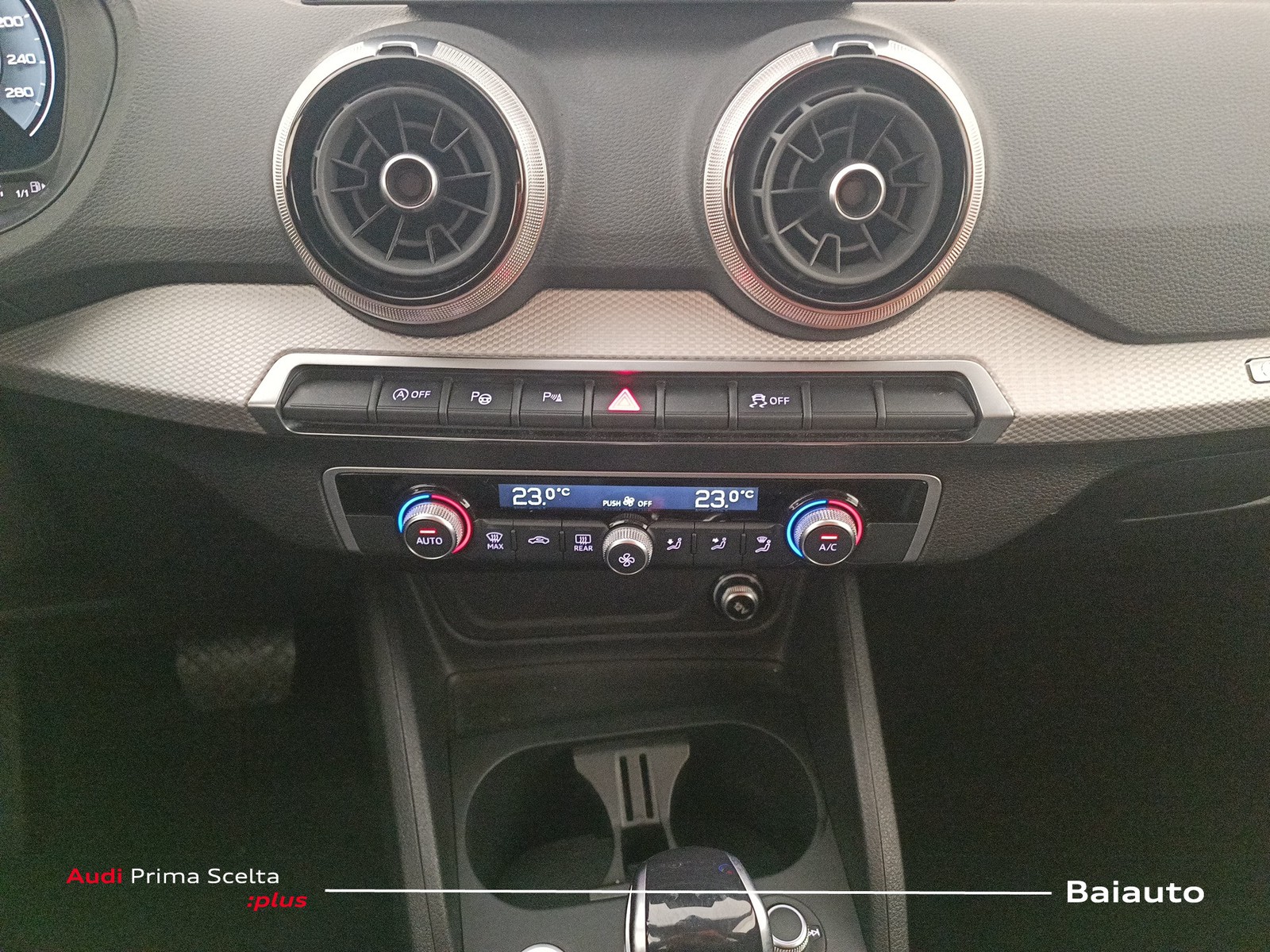 12 - Audi Q2 35 1.5 tfsi s line edition s tronic