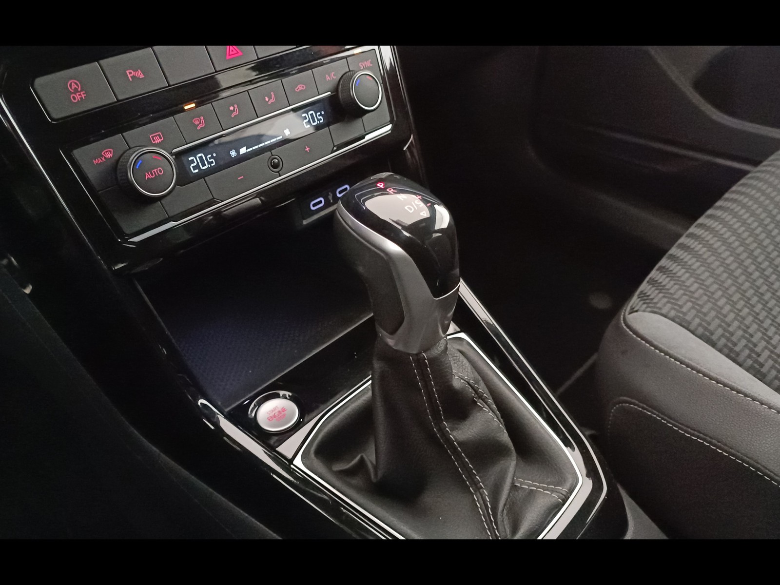 12 - Volkswagen T-Cross 1.0 tsi 110cv advanced dsg