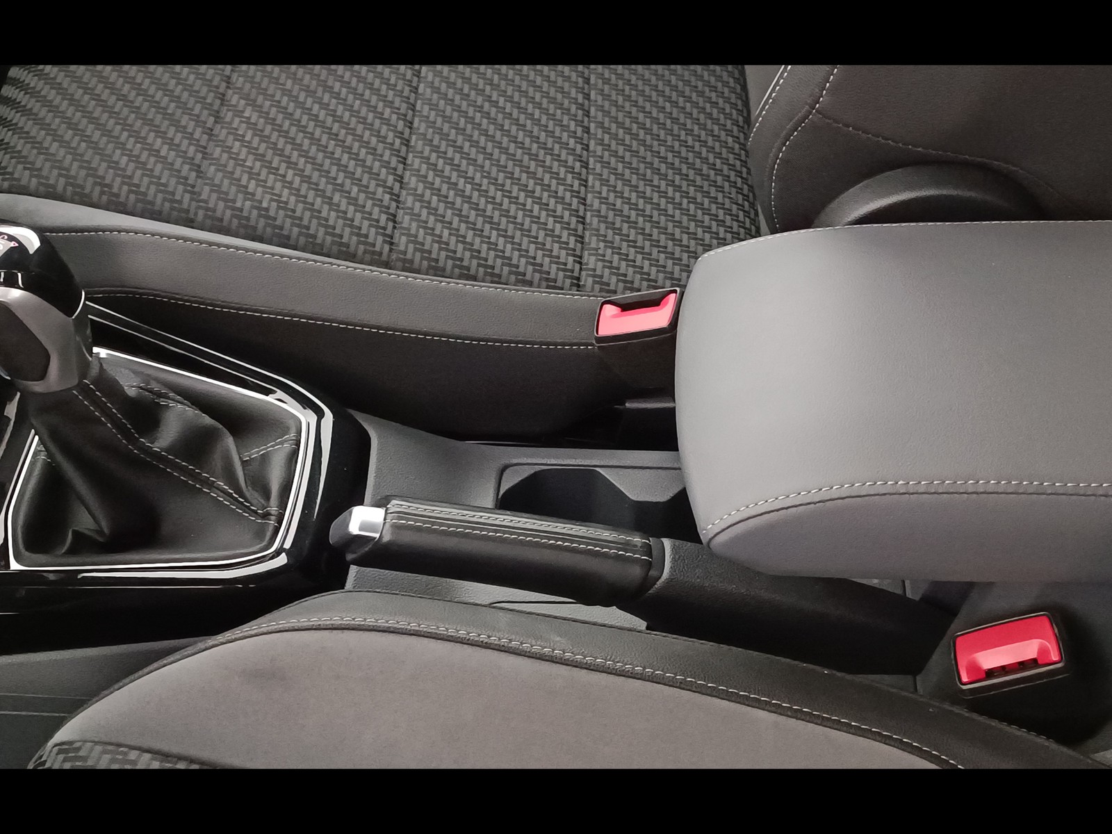 28 - Volkswagen T-Cross 1.0 tsi 110cv advanced dsg