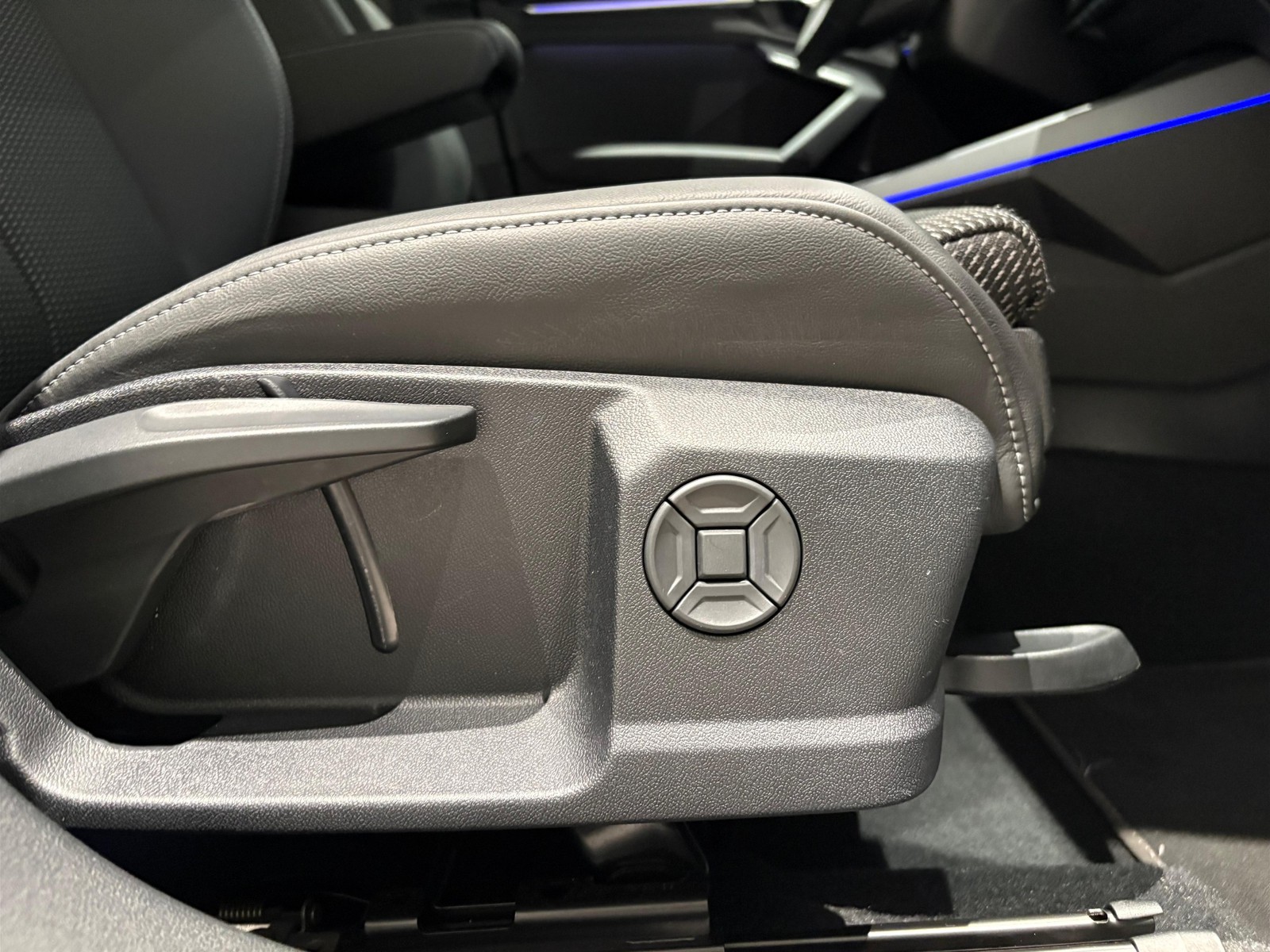 12 - Audi A3 sportback 2.0 tdi 150cv s line edition s tronic