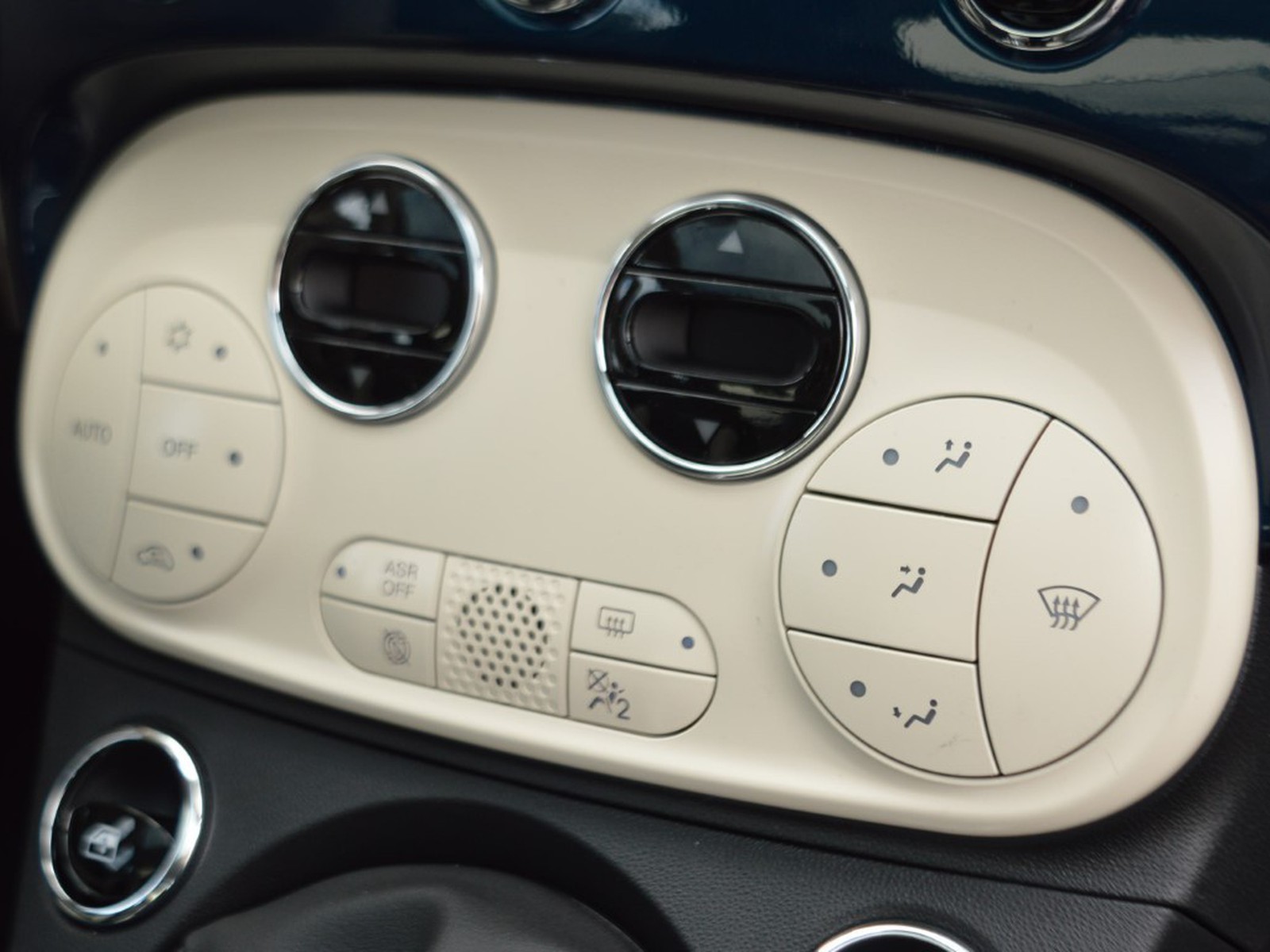 11 - Fiat 500 1.0 firefly hybrid 70cv dolcevita