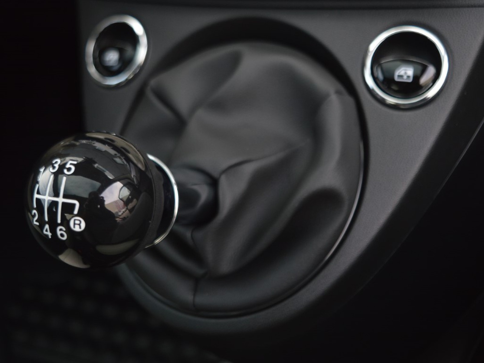 12 - Fiat 500 1.0 firefly hybrid 70cv dolcevita