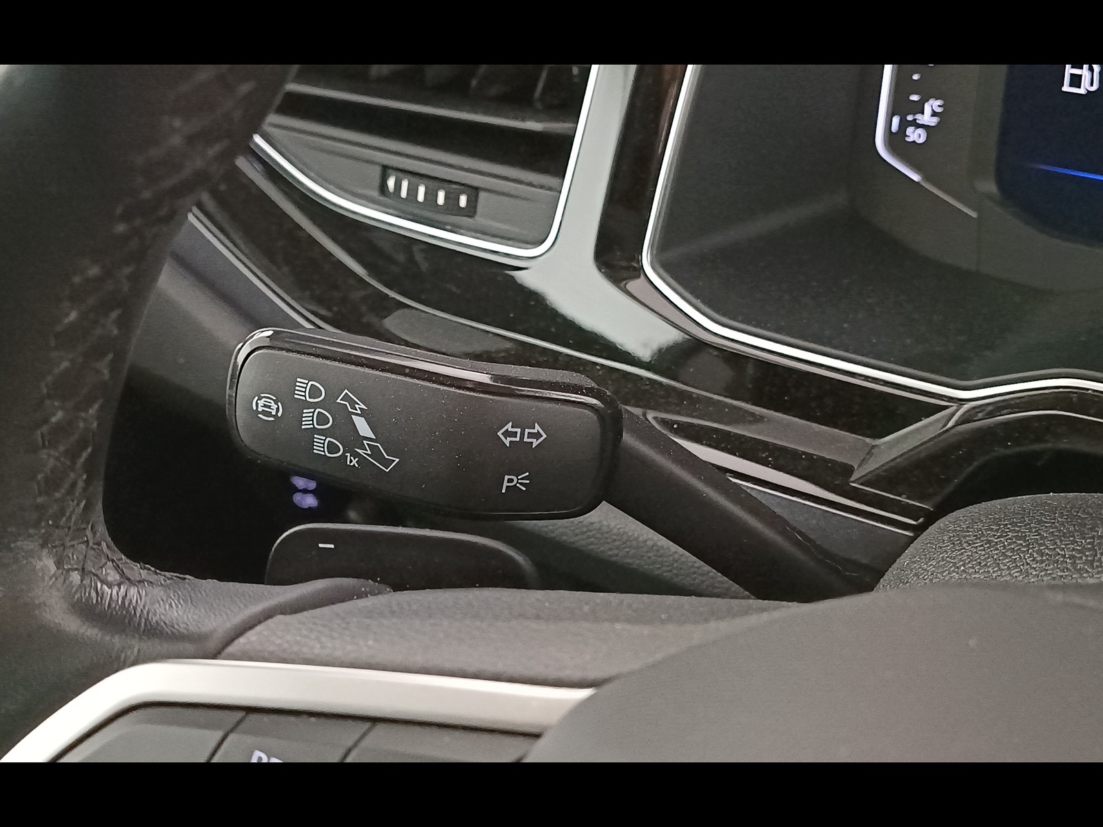 28 - Volkswagen Polo 1.0 tsi 110cv style dsg