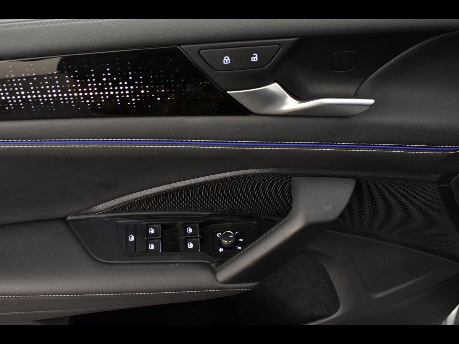 12 - Volkswagen Tiguan 2.0 tdi scr 150cv r-line dsg