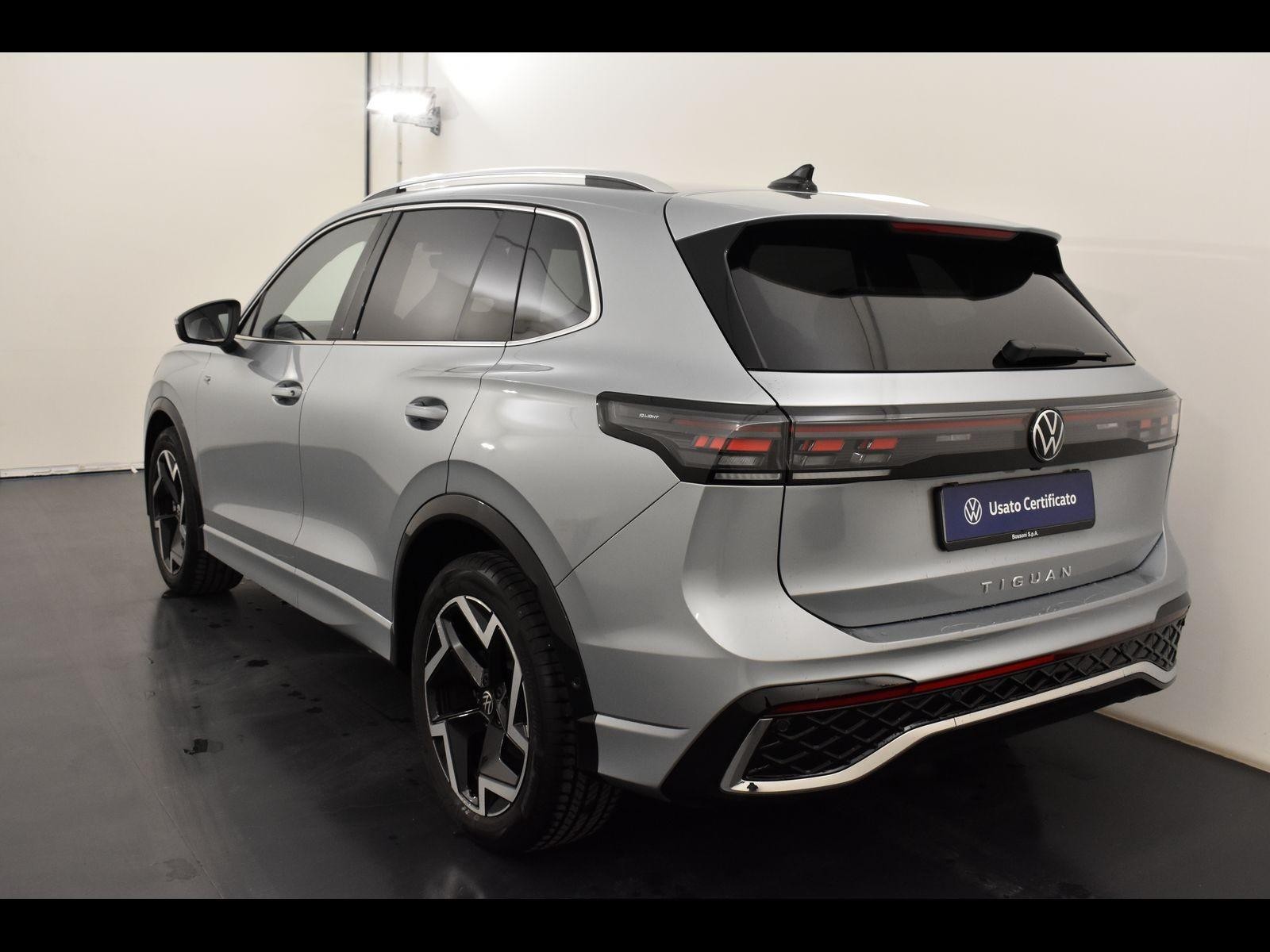 4 - Volkswagen Tiguan 2.0 tdi scr 150cv r-line dsg