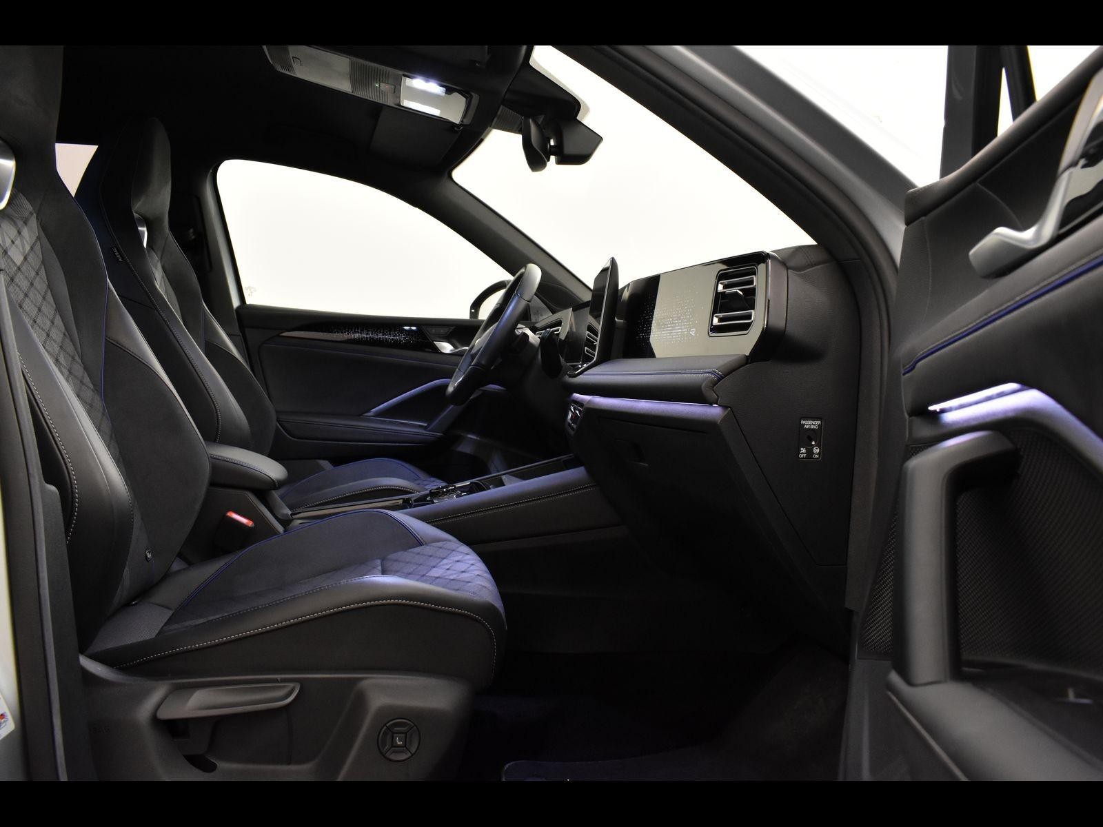 8 - Volkswagen Tiguan 2.0 tdi scr 150cv r-line dsg