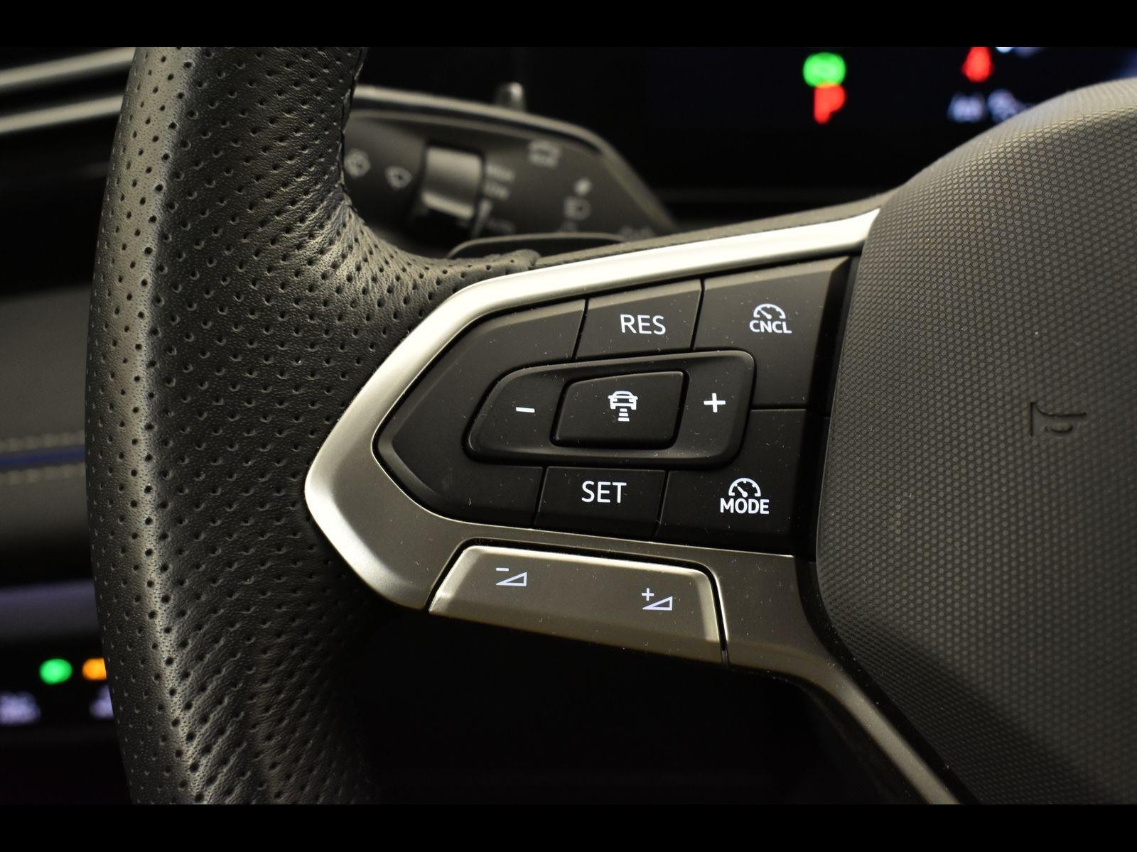 17 - Volkswagen Tiguan 2.0 tdi scr 150cv r-line dsg