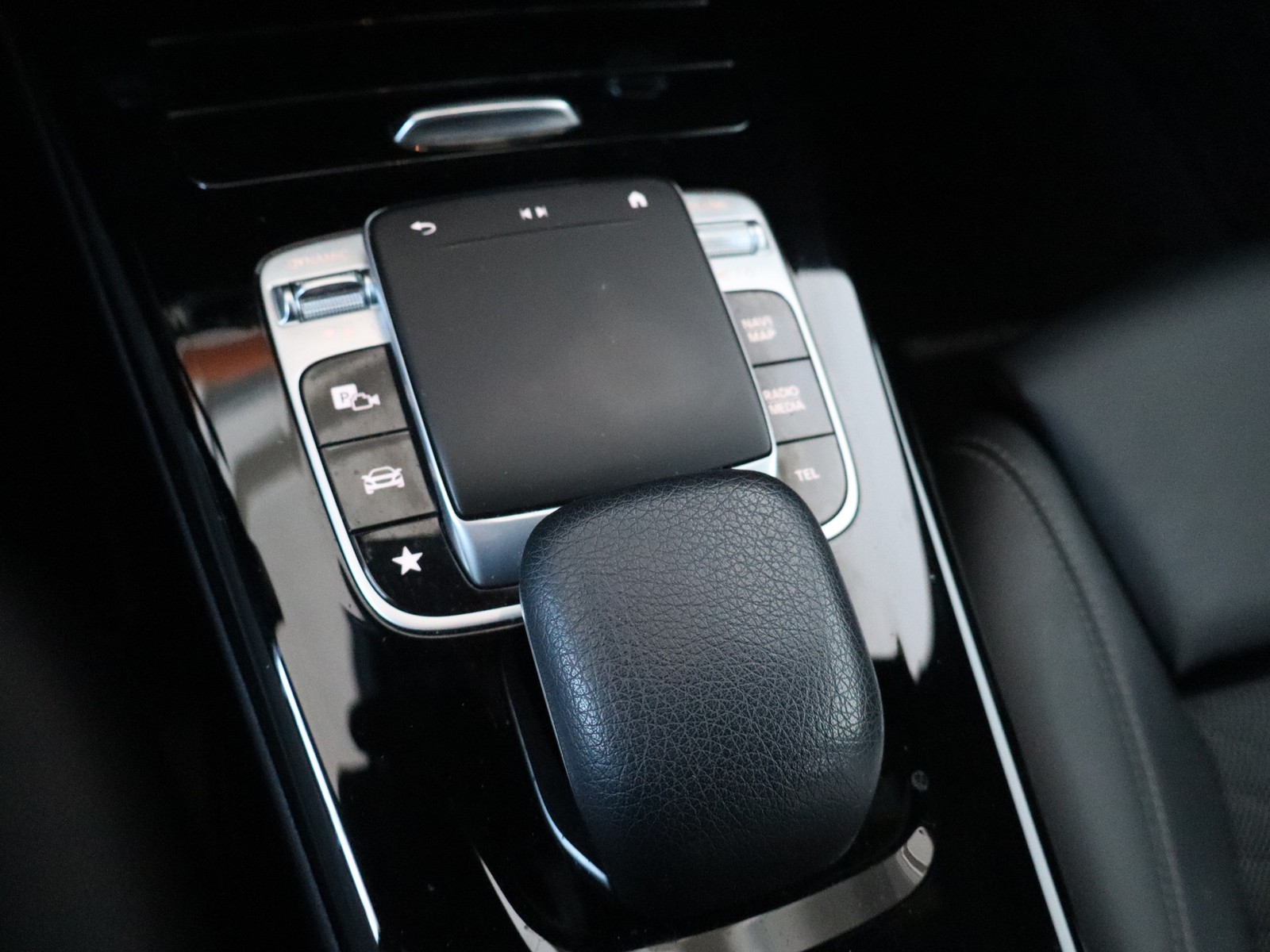 14 - Mercedes Classe A 200 executive 7g-dct