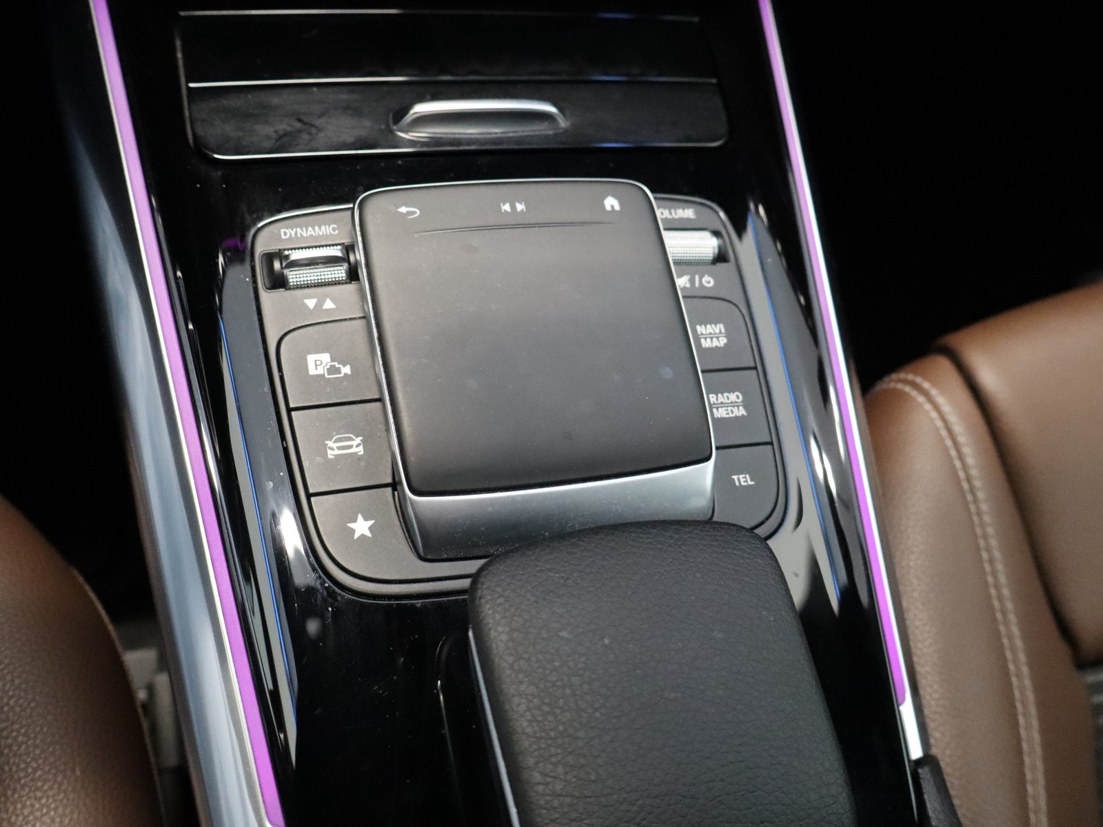 14 - Mercedes GLA 200 sport plus 7g-dct